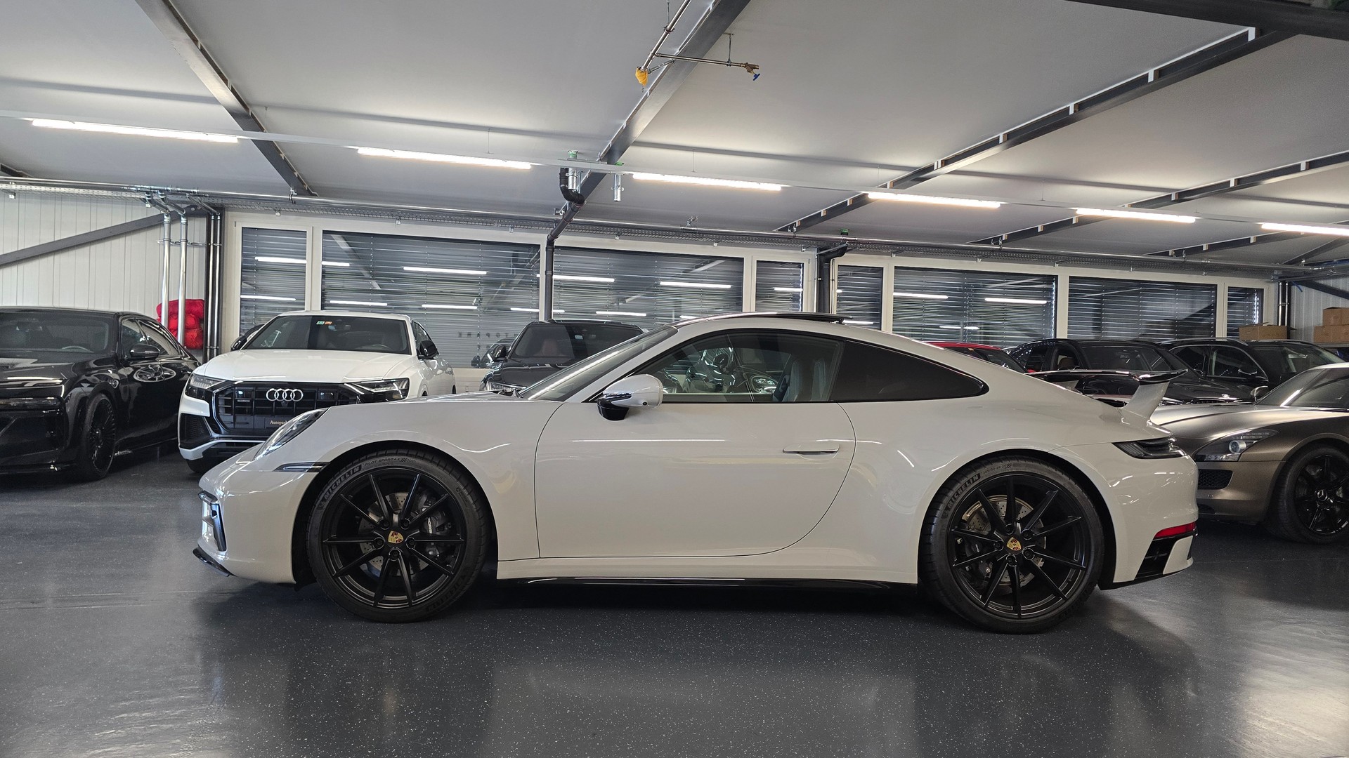 PORSCHE 911 Carrera 4 PDK AERO Paket-image-12