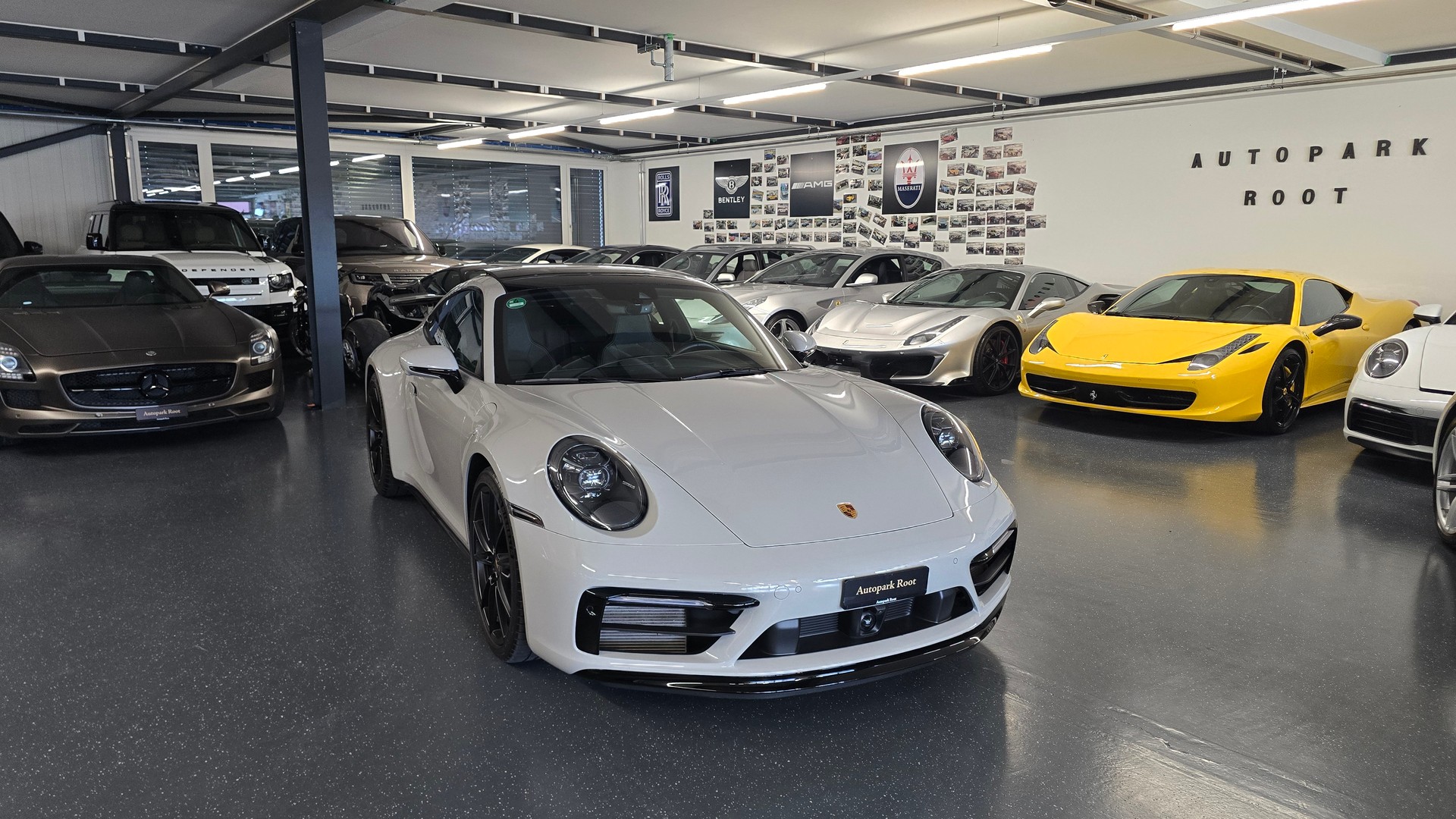 PORSCHE 911 Carrera 4 PDK AERO Paket-showroom-element-1