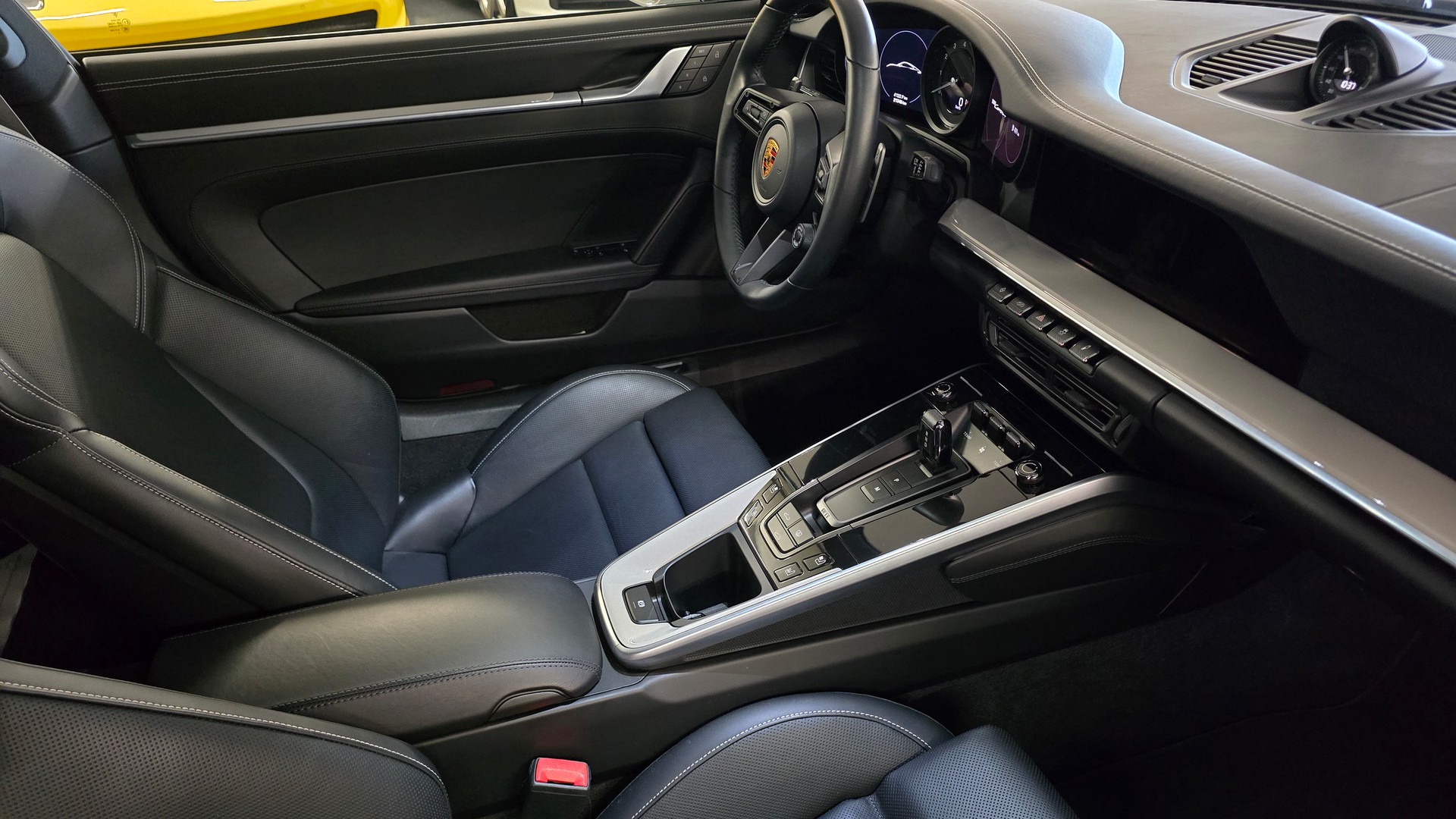 PORSCHE 911 Carrera 4 PDK AERO Paket-image-21