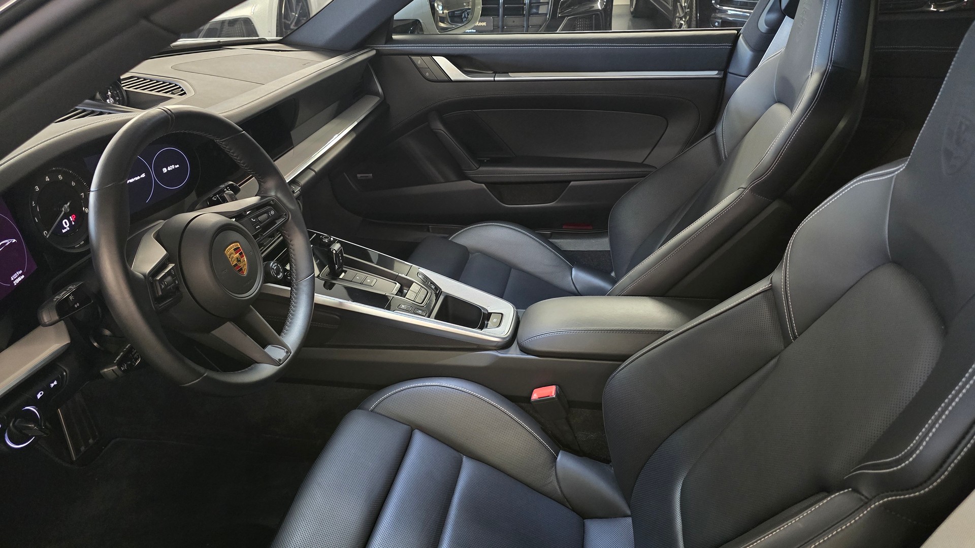 PORSCHE 911 Carrera 4 PDK AERO Paket-image-18
