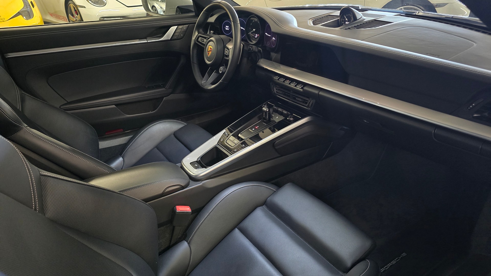 PORSCHE 911 Carrera 4 PDK AERO Paket-image-20