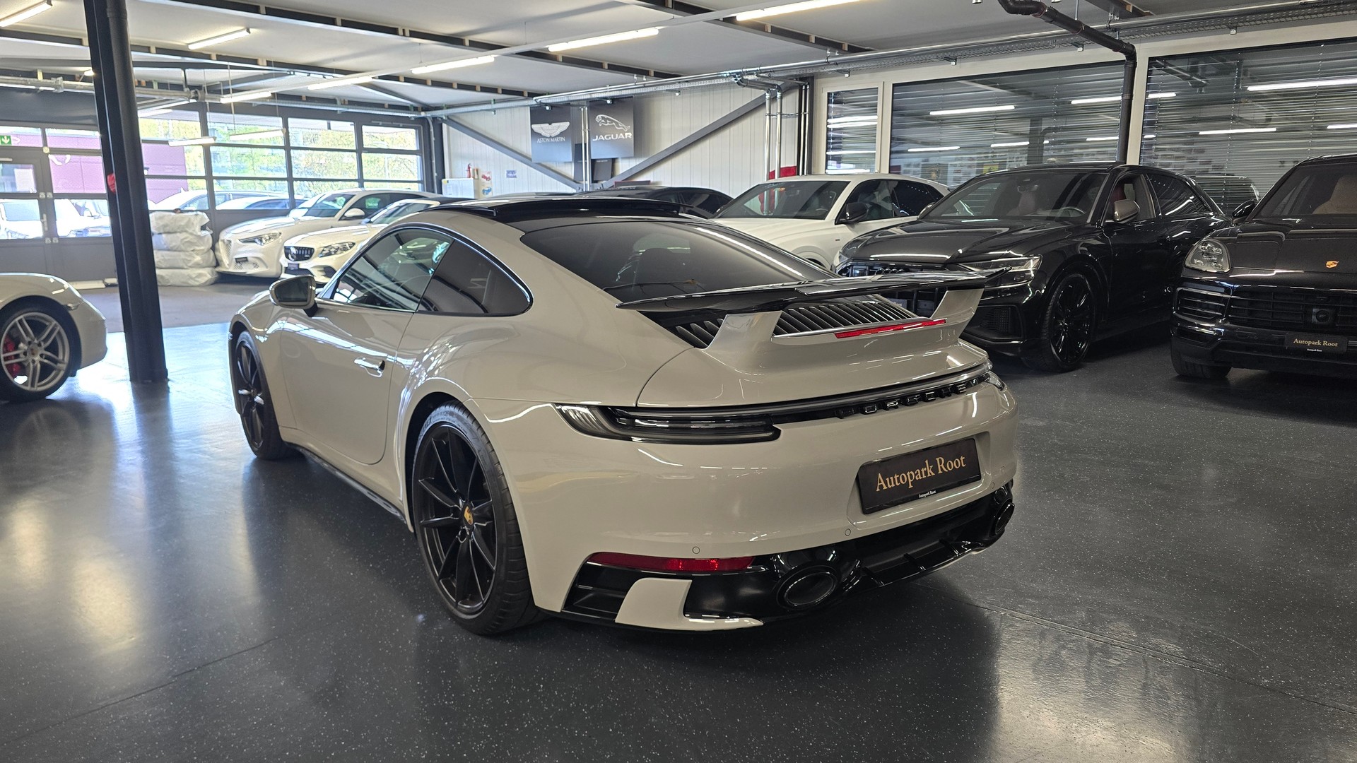 PORSCHE 911 Carrera 4 PDK AERO Paket-image-9