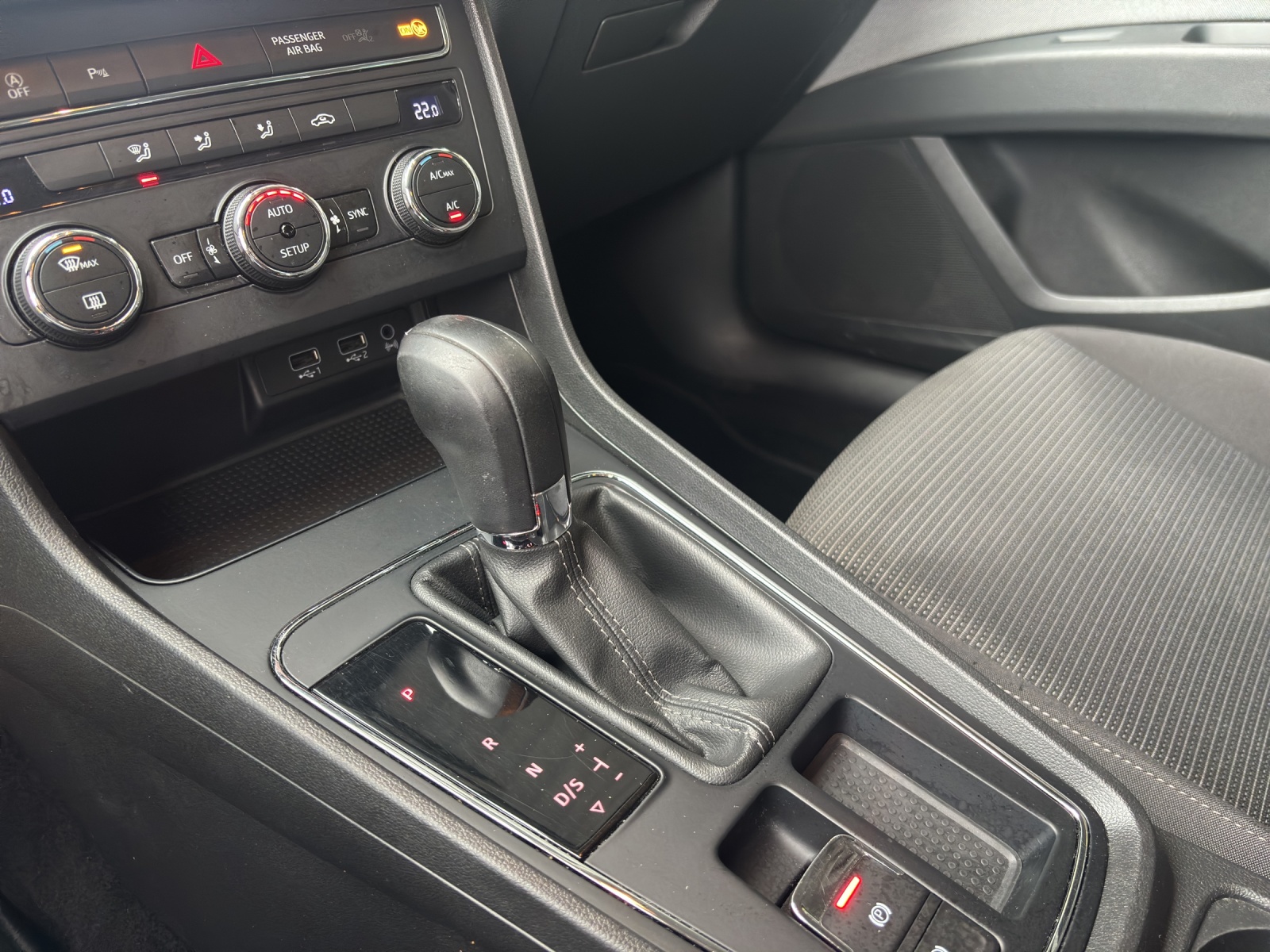 SEAT Leon ST 1.6 TDI CR Style-image-8