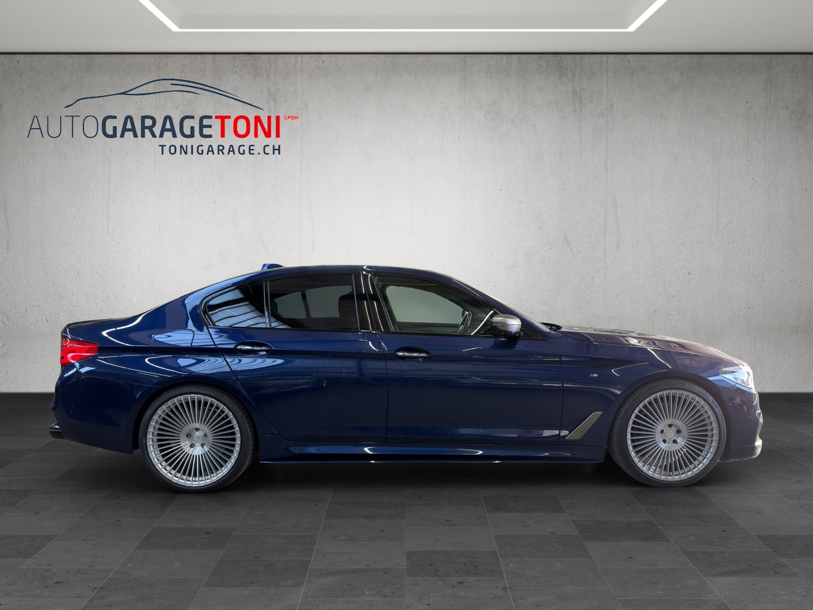 BMW M550i xDrive Steptronic-image-4
