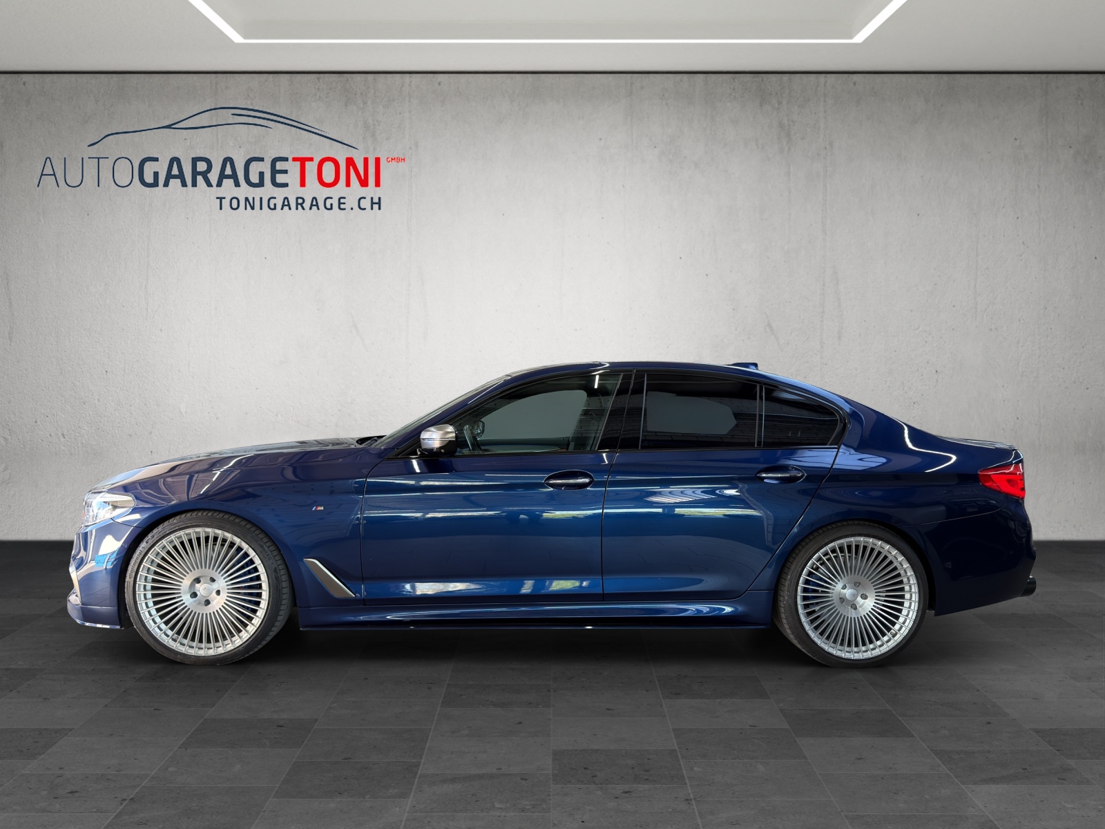 BMW M550i xDrive Steptronic-showroom-element-3