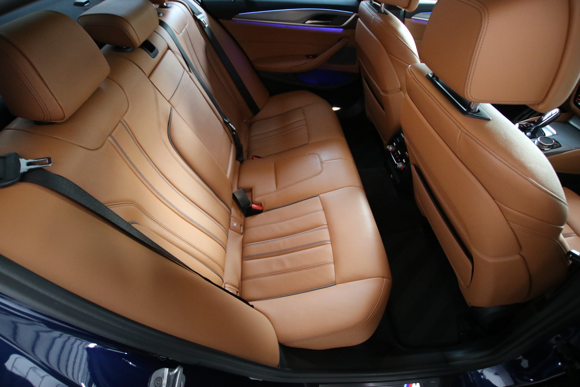 BMW M550i xDrive Steptronic-image-15