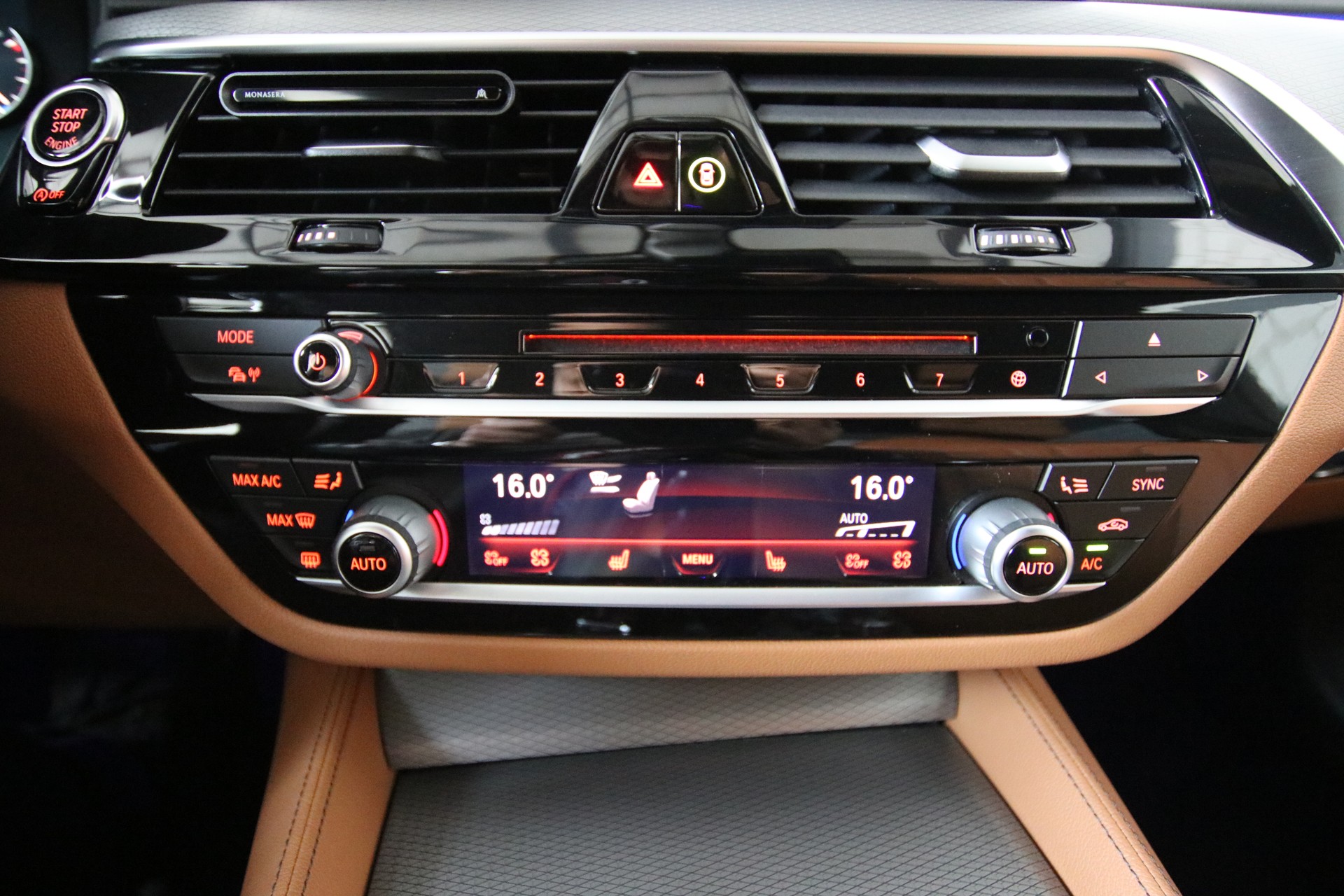 BMW M550i xDrive Steptronic-image-23