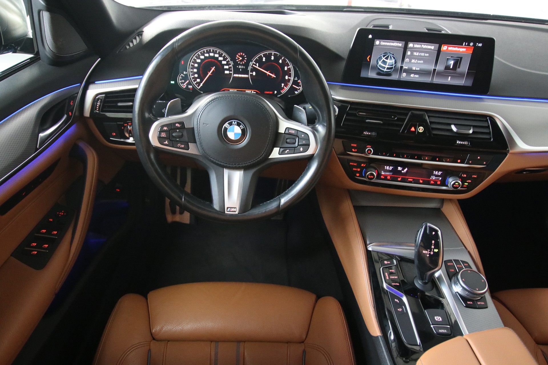 BMW M550i xDrive Steptronic-image-10