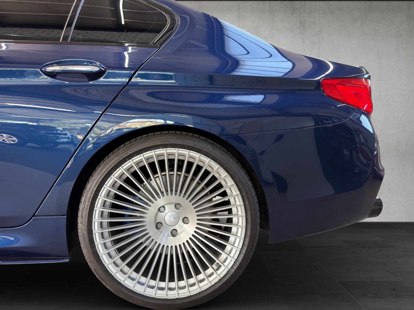 BMW M550i xDrive Steptronic-image-8