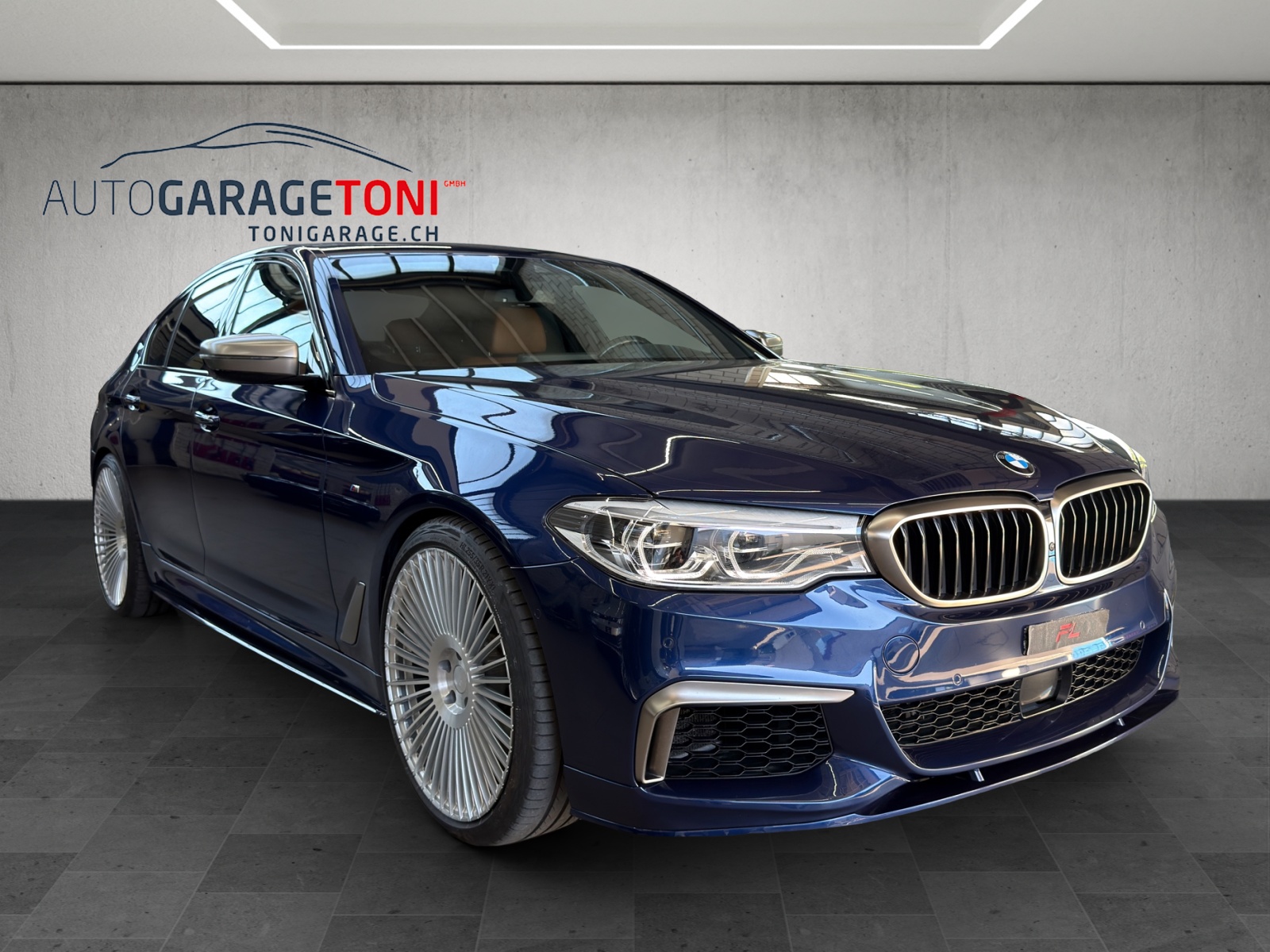 BMW M550i xDrive Steptronic-showroom-element-1