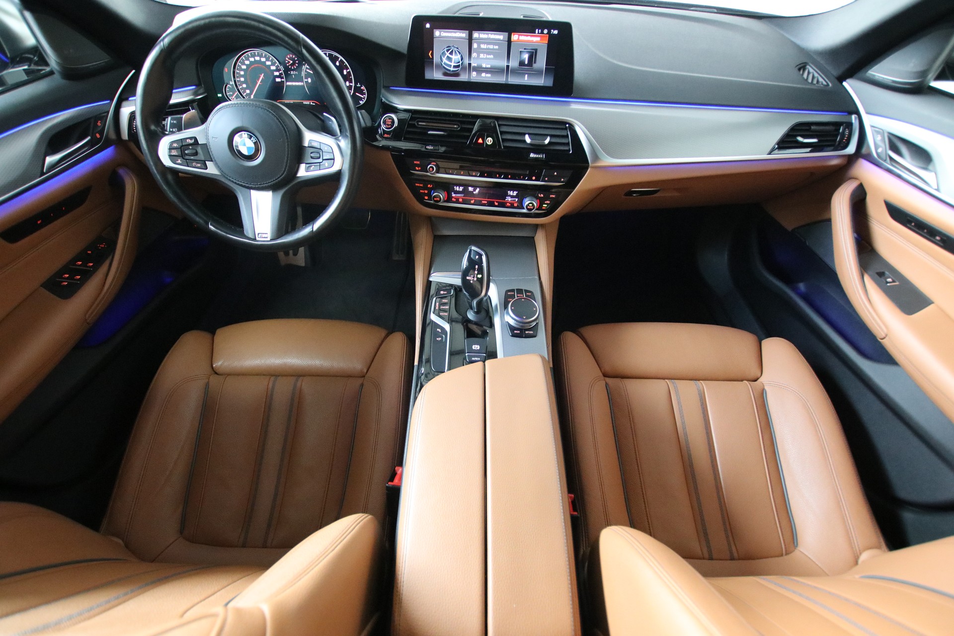 BMW M550i xDrive Steptronic-image-9