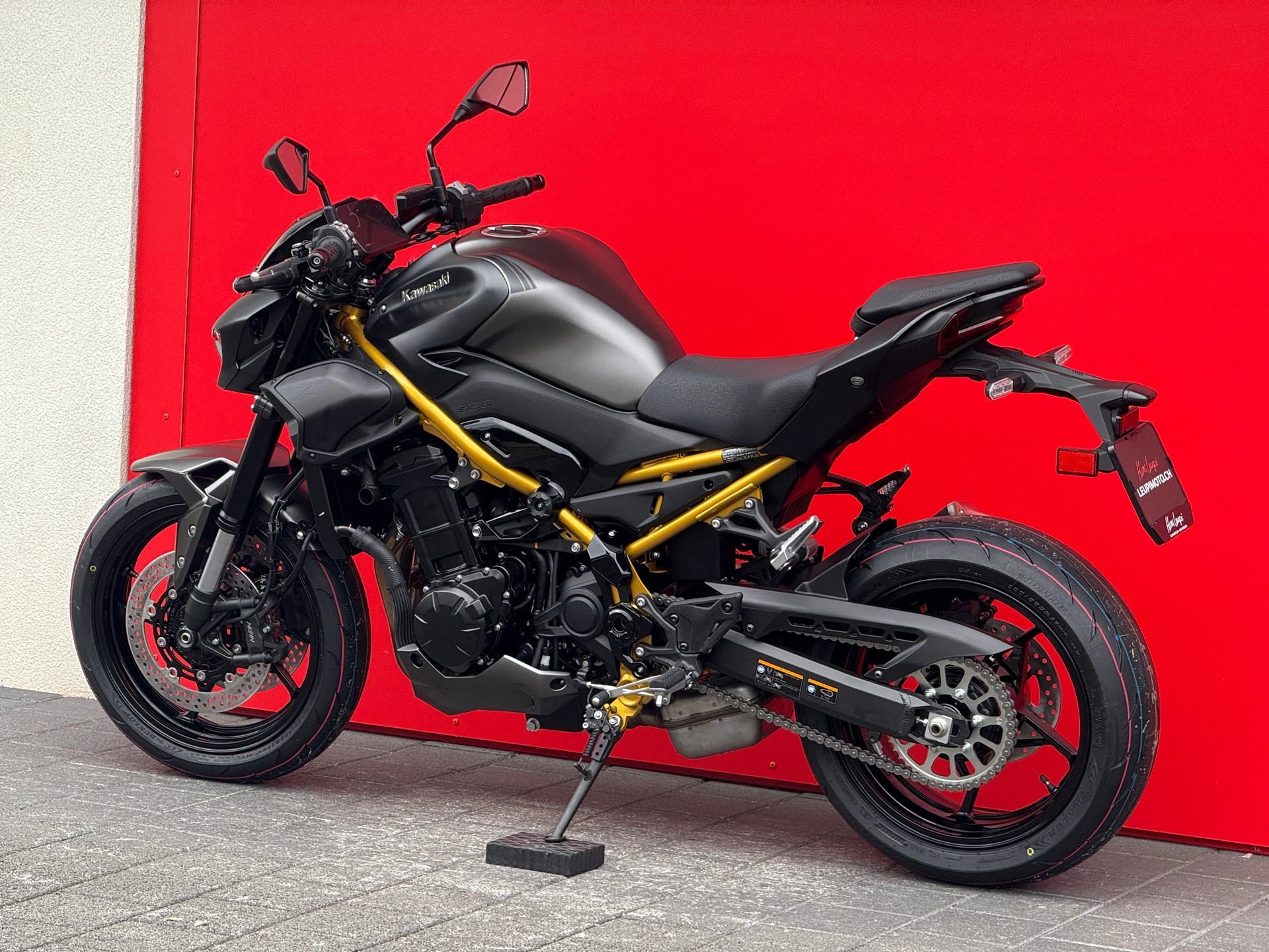 KAWASAKI Z 900-image-9