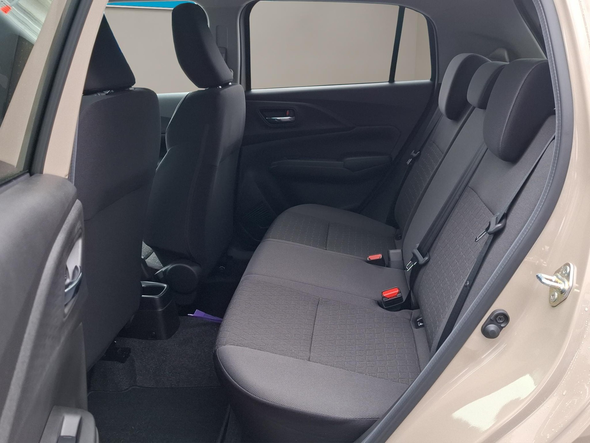 SUZUKI Swift 1.2 Sakura Top Hybrid 4x4-image-10