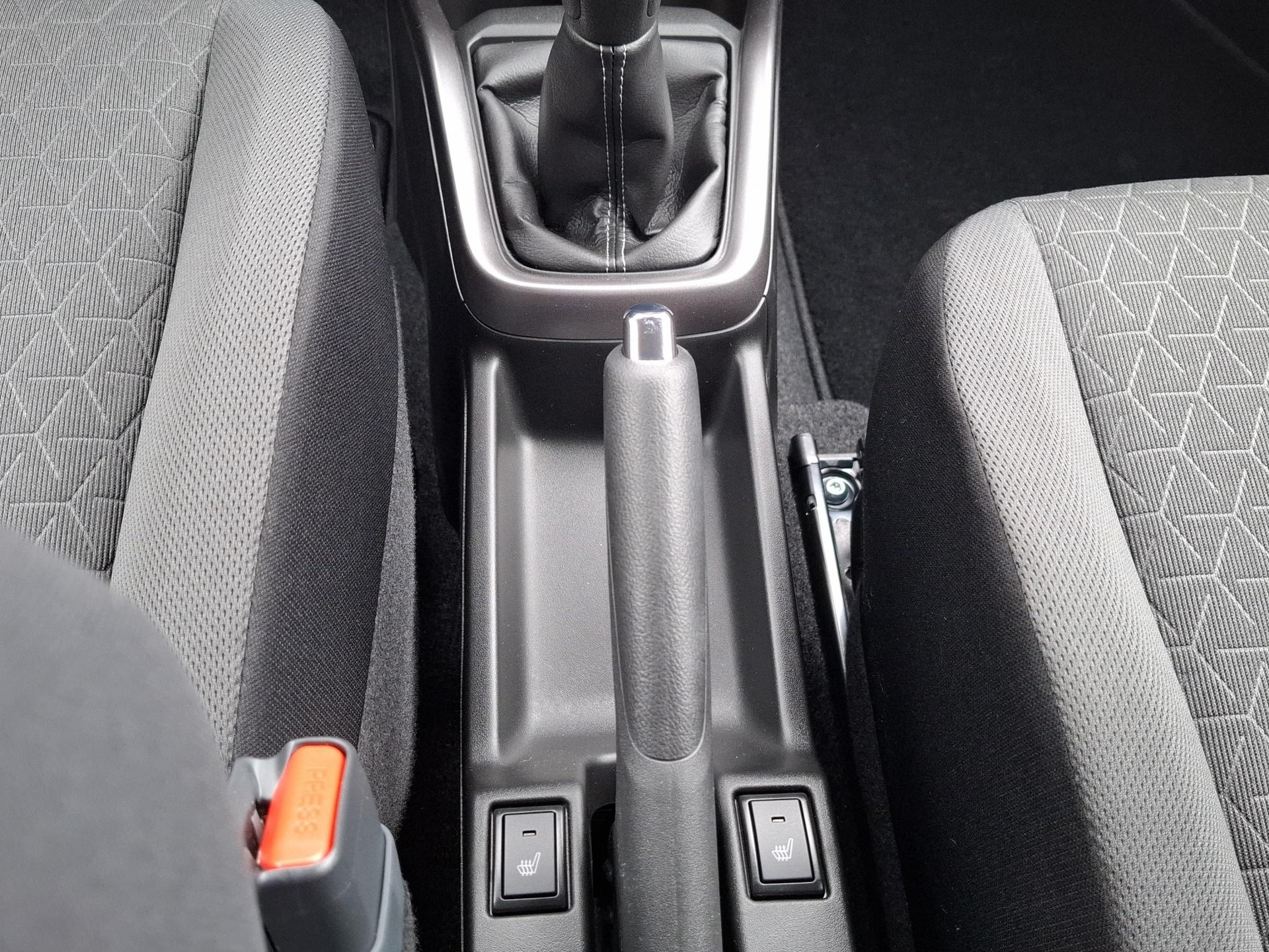 SUZUKI Swift 1.2 Sakura Top Hybrid 4x4-image-9