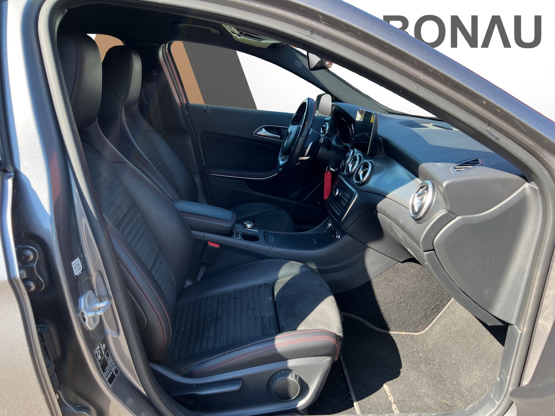 MERCEDES-BENZ GLA 220 d AMG Line 4Matic-image-12
