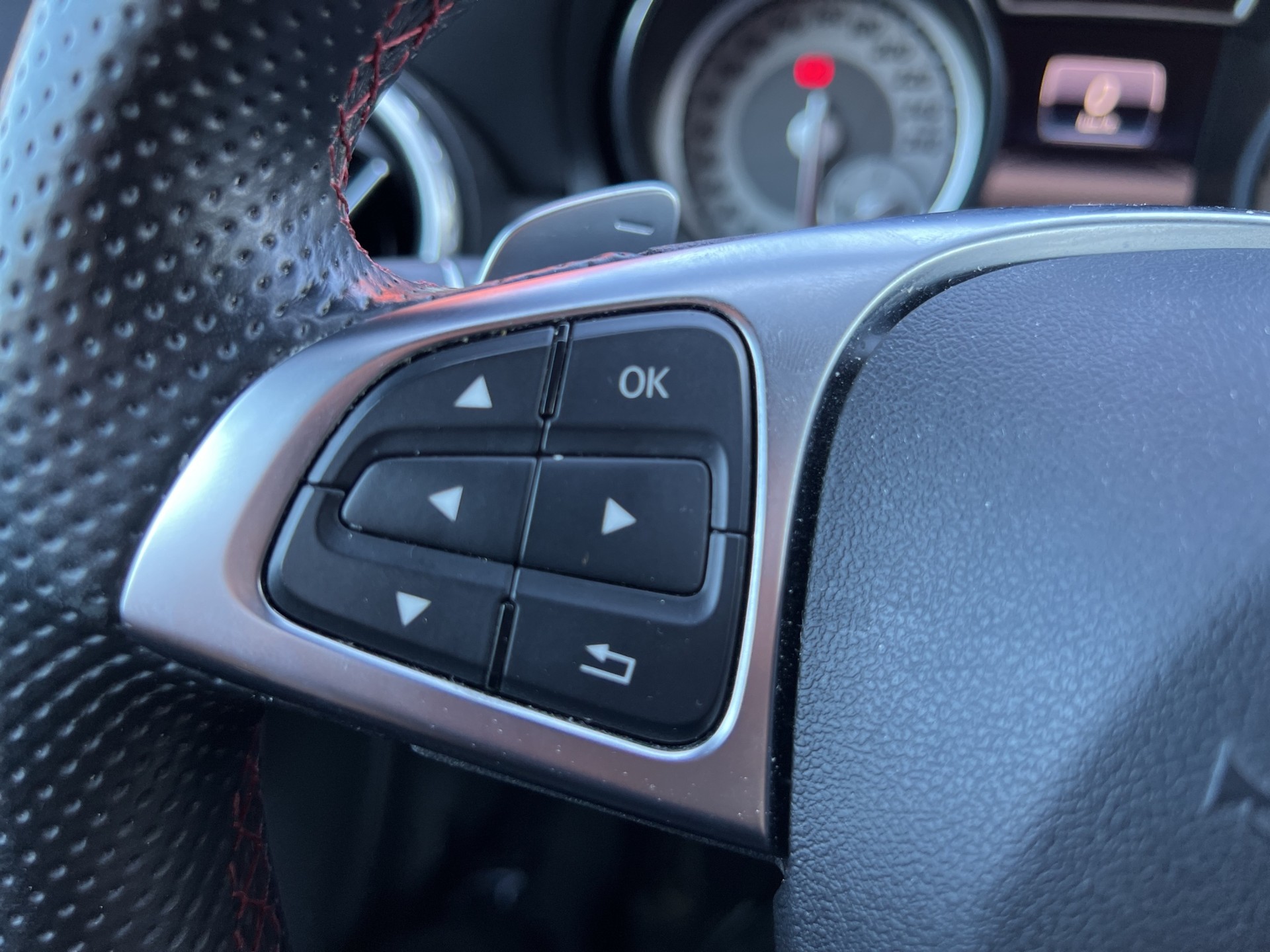 MERCEDES-BENZ GLA 220 d AMG Line 4Matic-image-29