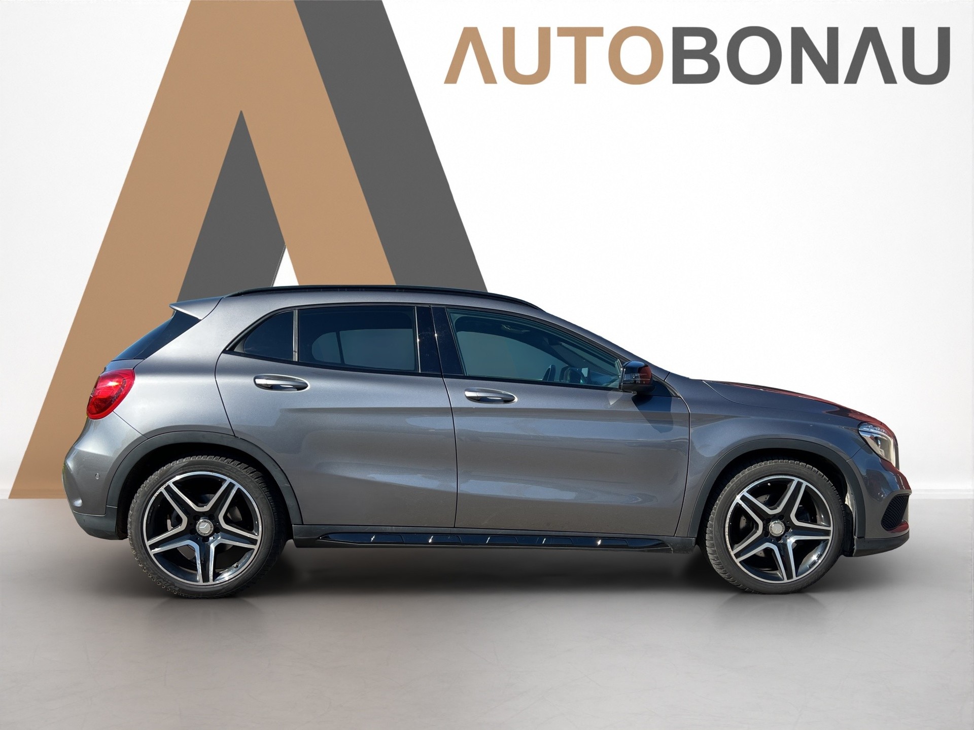 MERCEDES-BENZ GLA 220 d AMG Line 4Matic-image-5