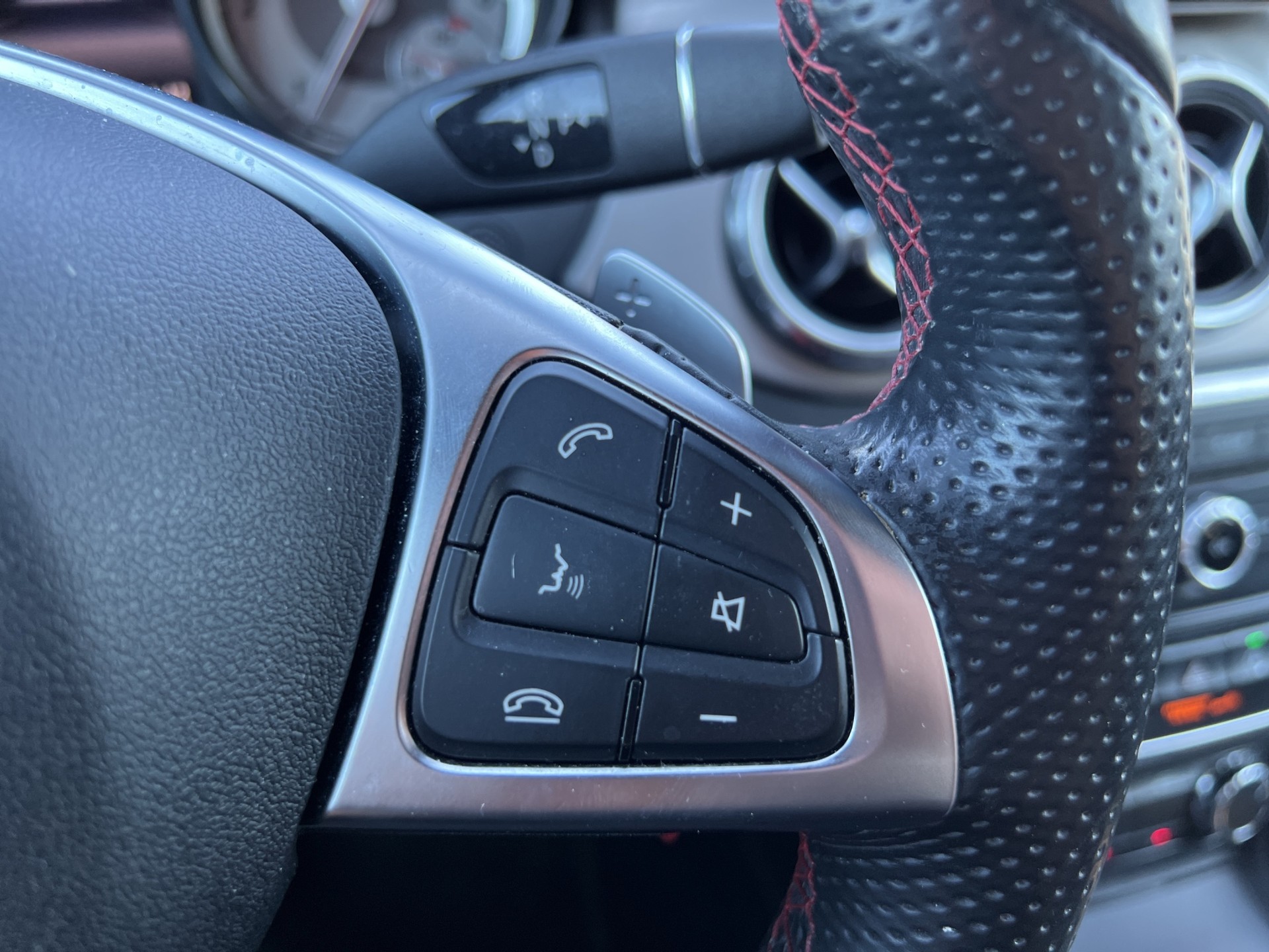 MERCEDES-BENZ GLA 220 d AMG Line 4Matic-image-28