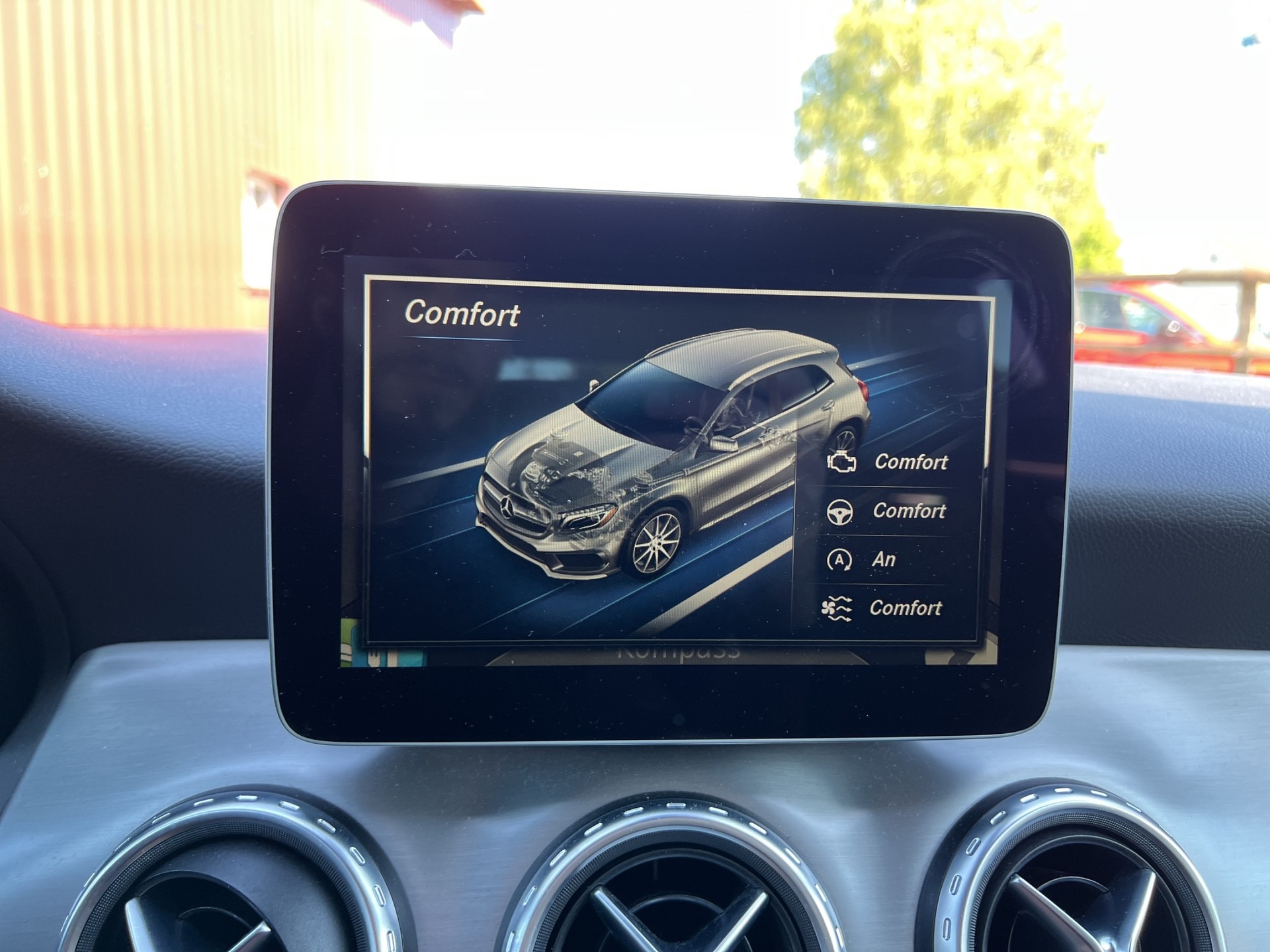 MERCEDES-BENZ GLA 220 d AMG Line 4Matic-image-25