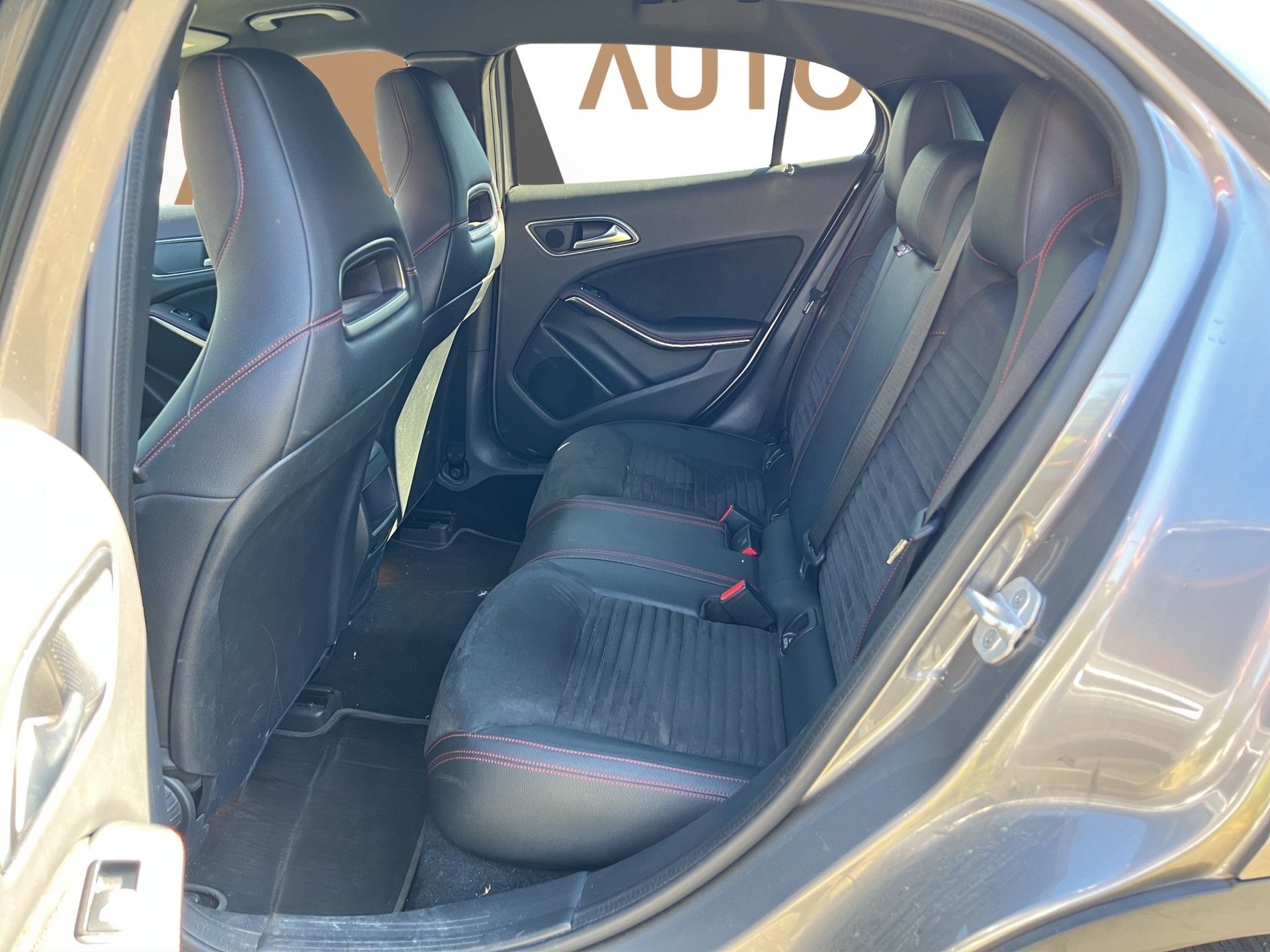 MERCEDES-BENZ GLA 220 d AMG Line 4Matic-image-15