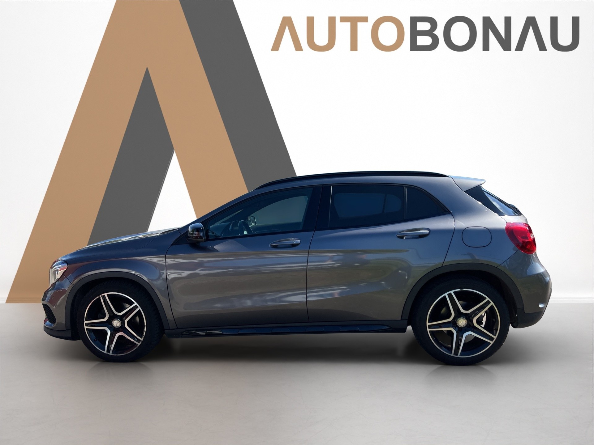MERCEDES-BENZ GLA 220 d AMG Line 4Matic-showroom-element-1