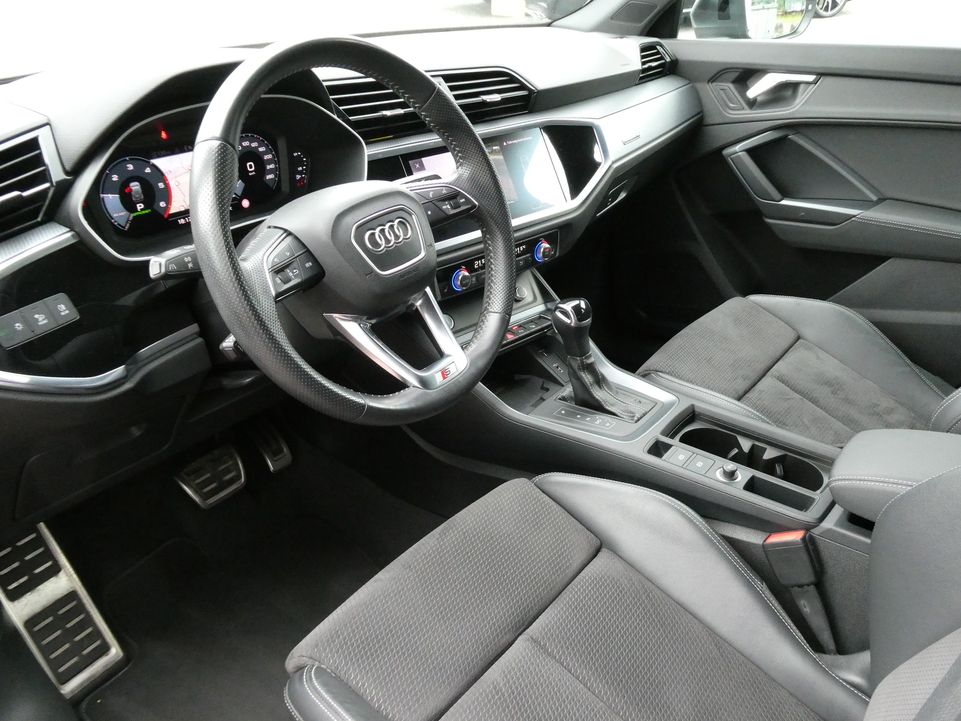 AUDI Q3 40 TDI S line quattro S-tronic (CH)-image-9