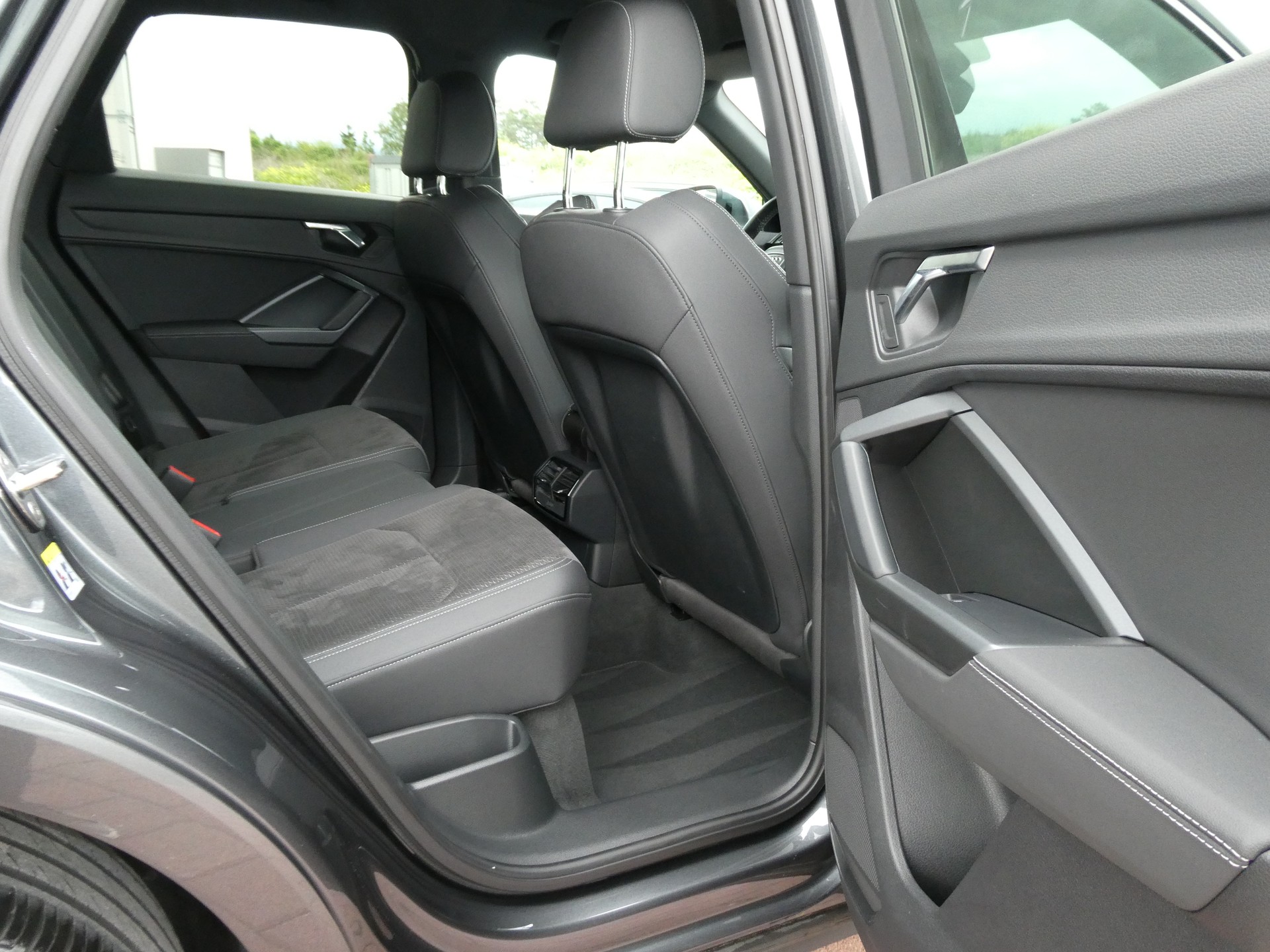AUDI Q3 40 TDI S line quattro S-tronic (CH)-image-13
