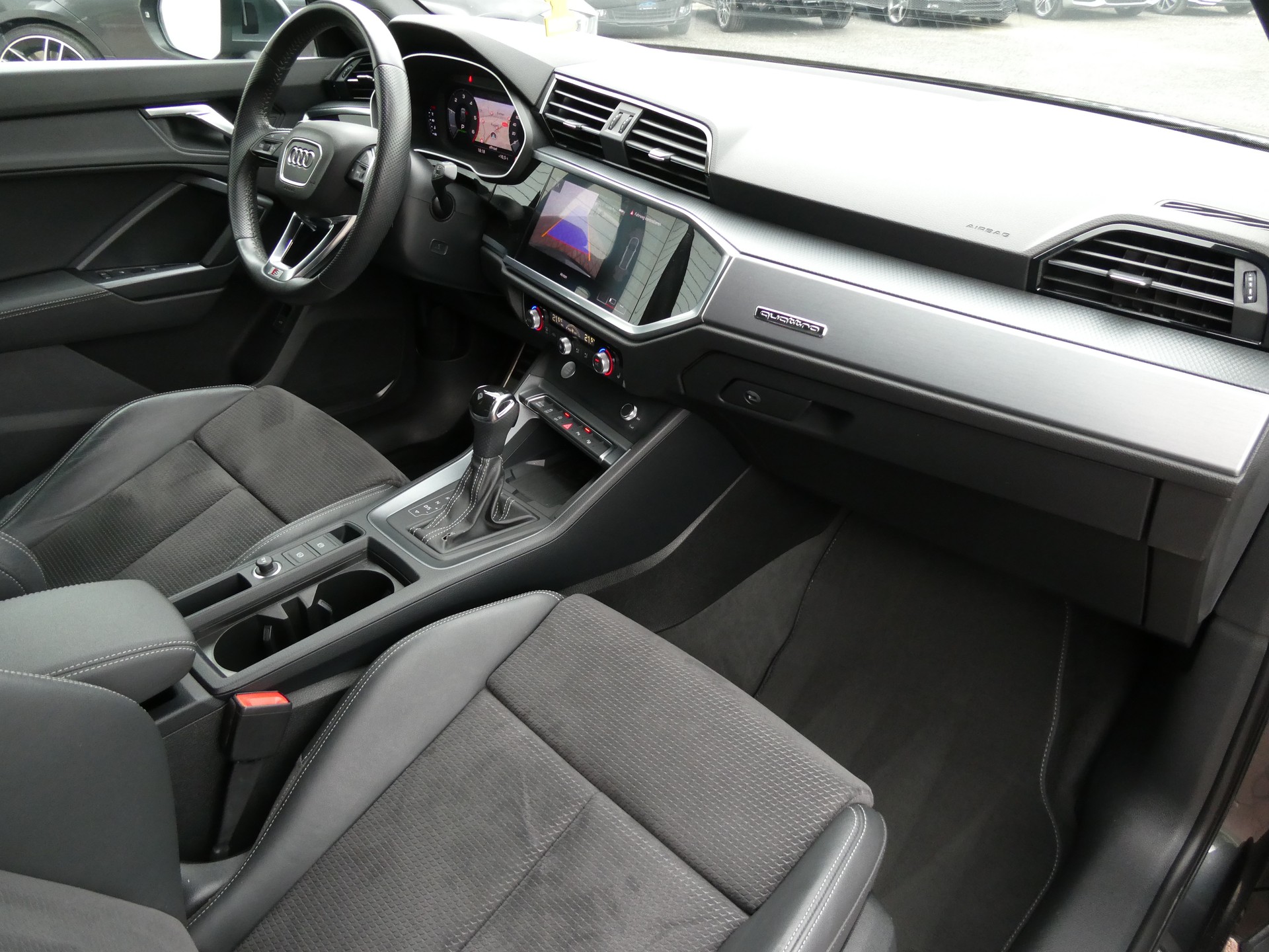 AUDI Q3 40 TDI S line quattro S-tronic (CH)-image-11