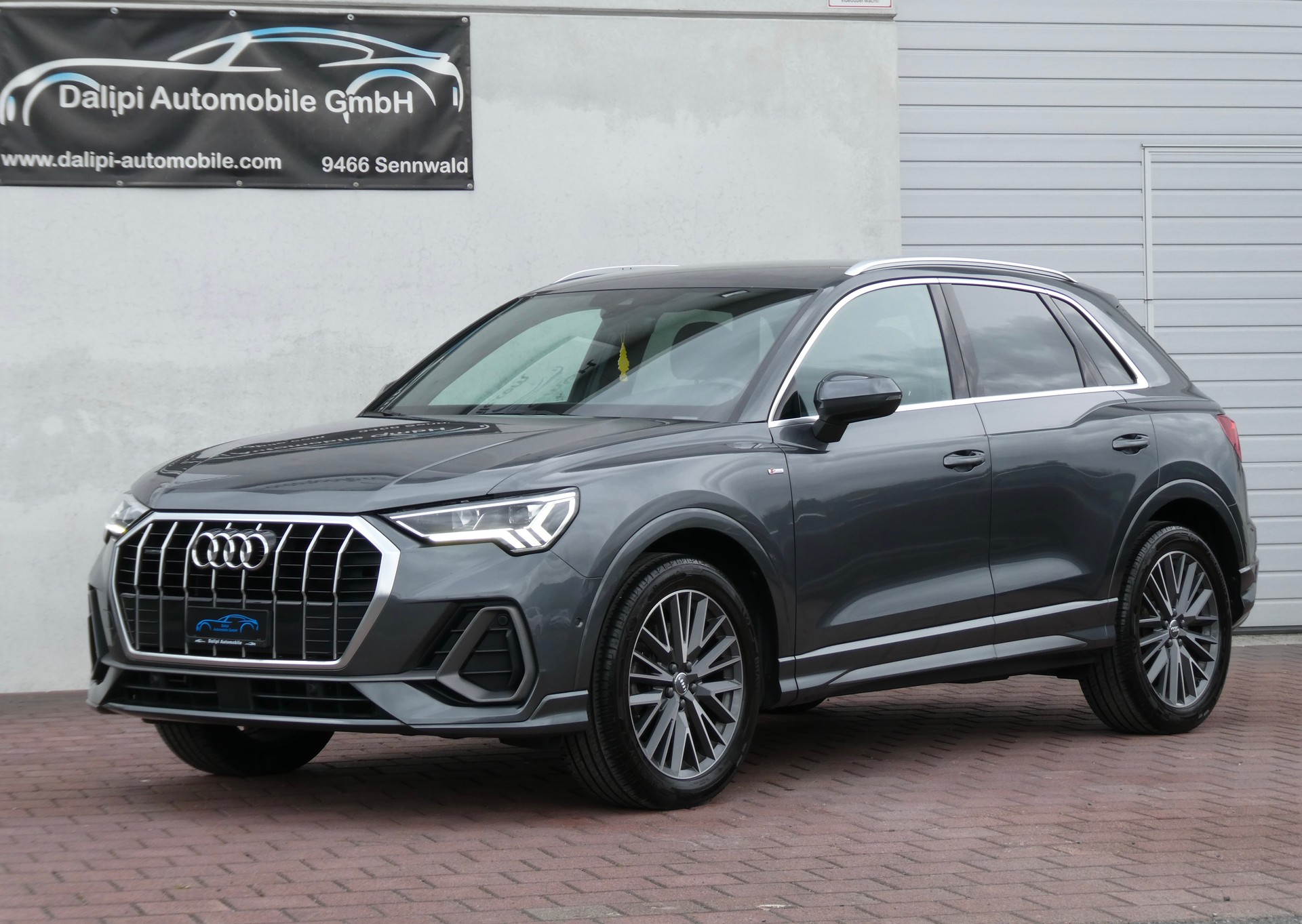 AUDI Q3 40 TDI S line quattro S-tronic (CH)-showroom-element-3