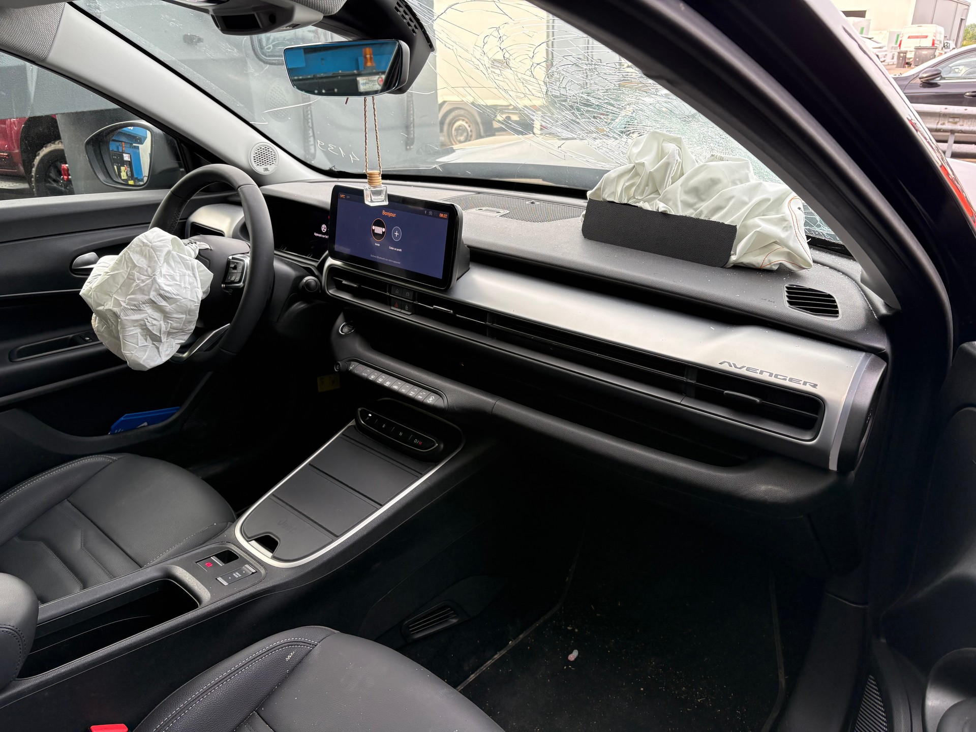 JEEP Avenger 1.2 Turbo MHEV Swiss Altitude-image-5