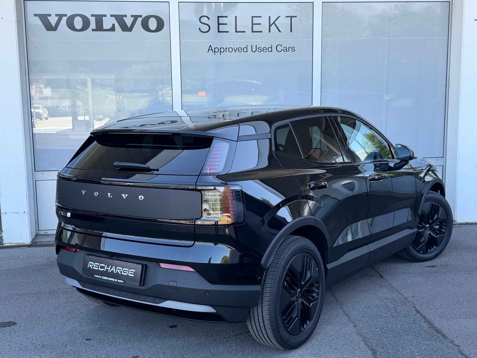 VOLVO EX30 Cross Country Twin Performance AWD-showroom-element-1