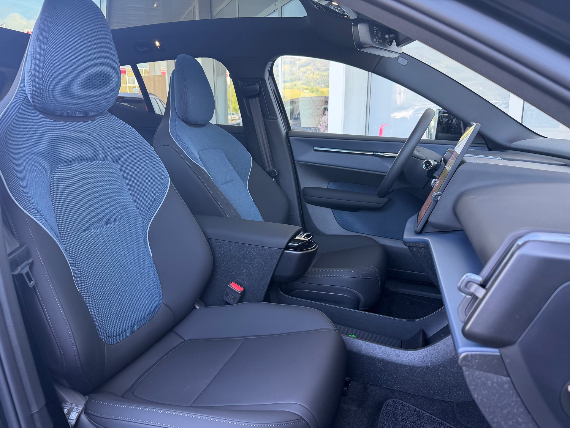VOLVO EX30 Cross Country Twin Performance AWD-showroom-element-3