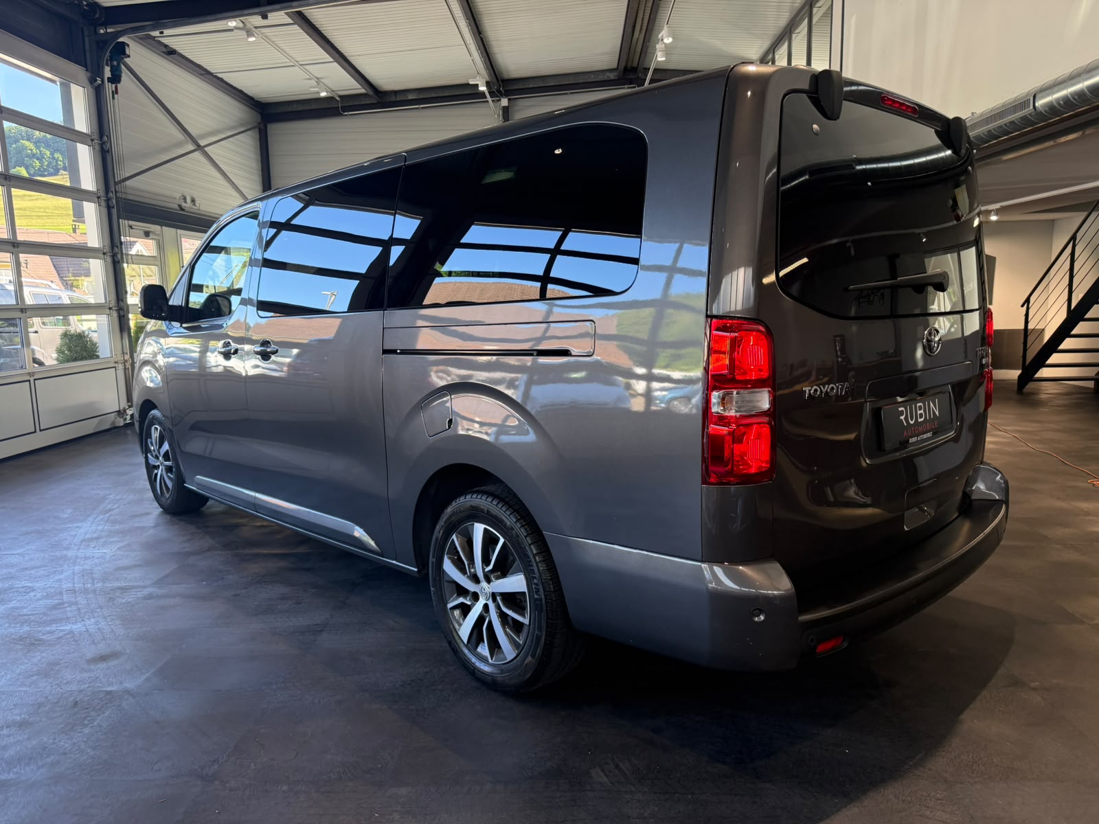 TOYOTA Proace Verso 2.0 D-4D VIP Long Automatic-showroom-element-2