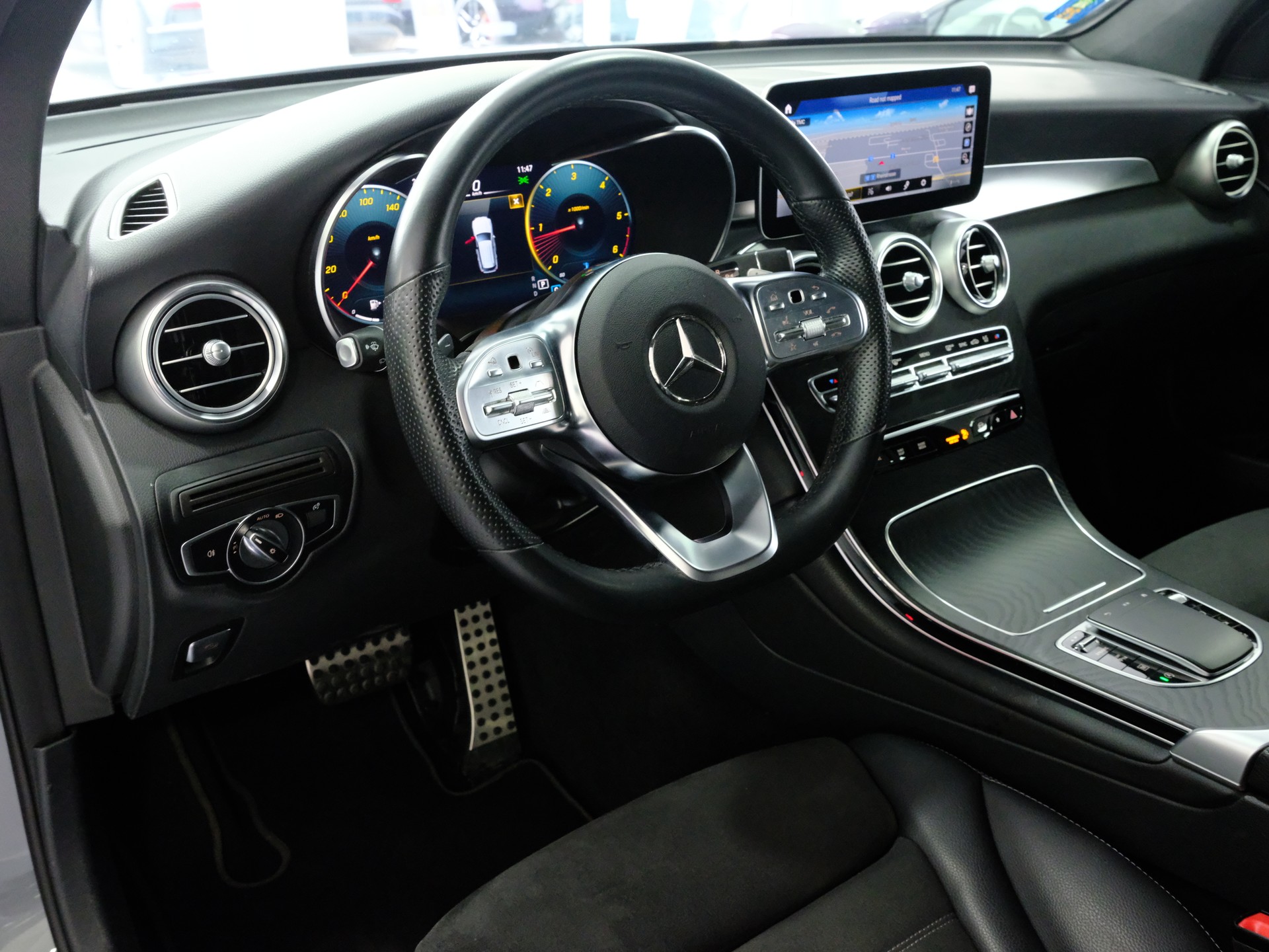 MERCEDES-BENZ GLC 220 d AMG Line 4Matic 9G-Tronic-image-9