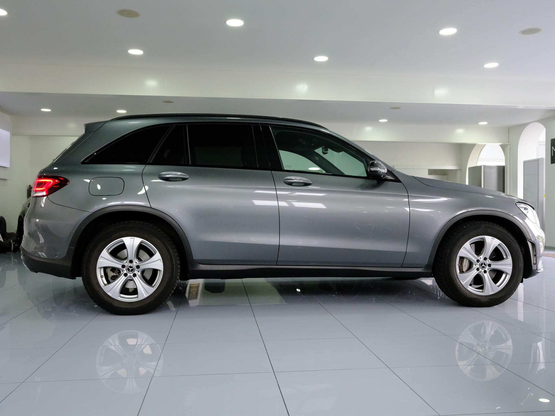 MERCEDES-BENZ GLC 220 d AMG Line 4Matic 9G-Tronic-image-7