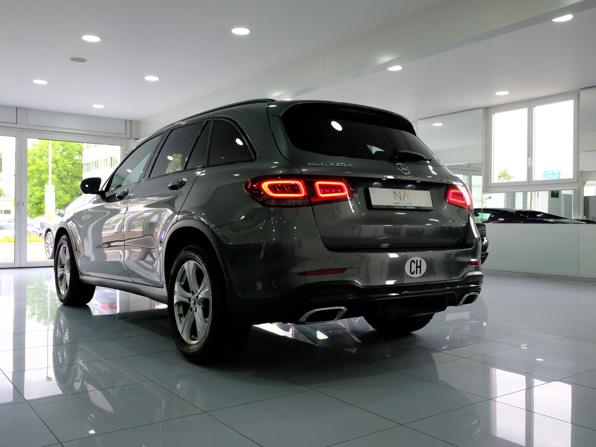 MERCEDES-BENZ GLC 220 d AMG Line 4Matic 9G-Tronic-image-4