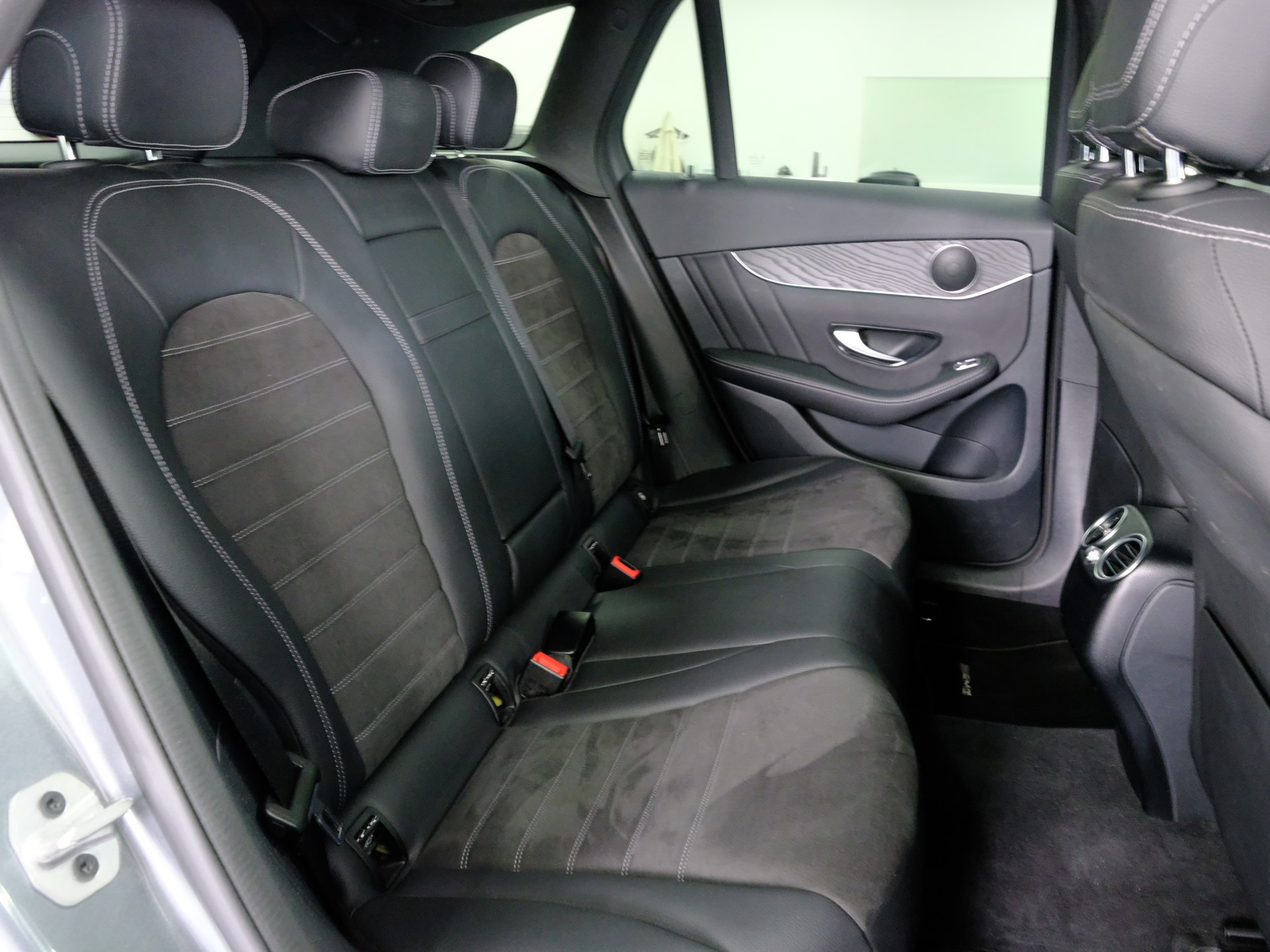 MERCEDES-BENZ GLC 220 d AMG Line 4Matic 9G-Tronic-image-16