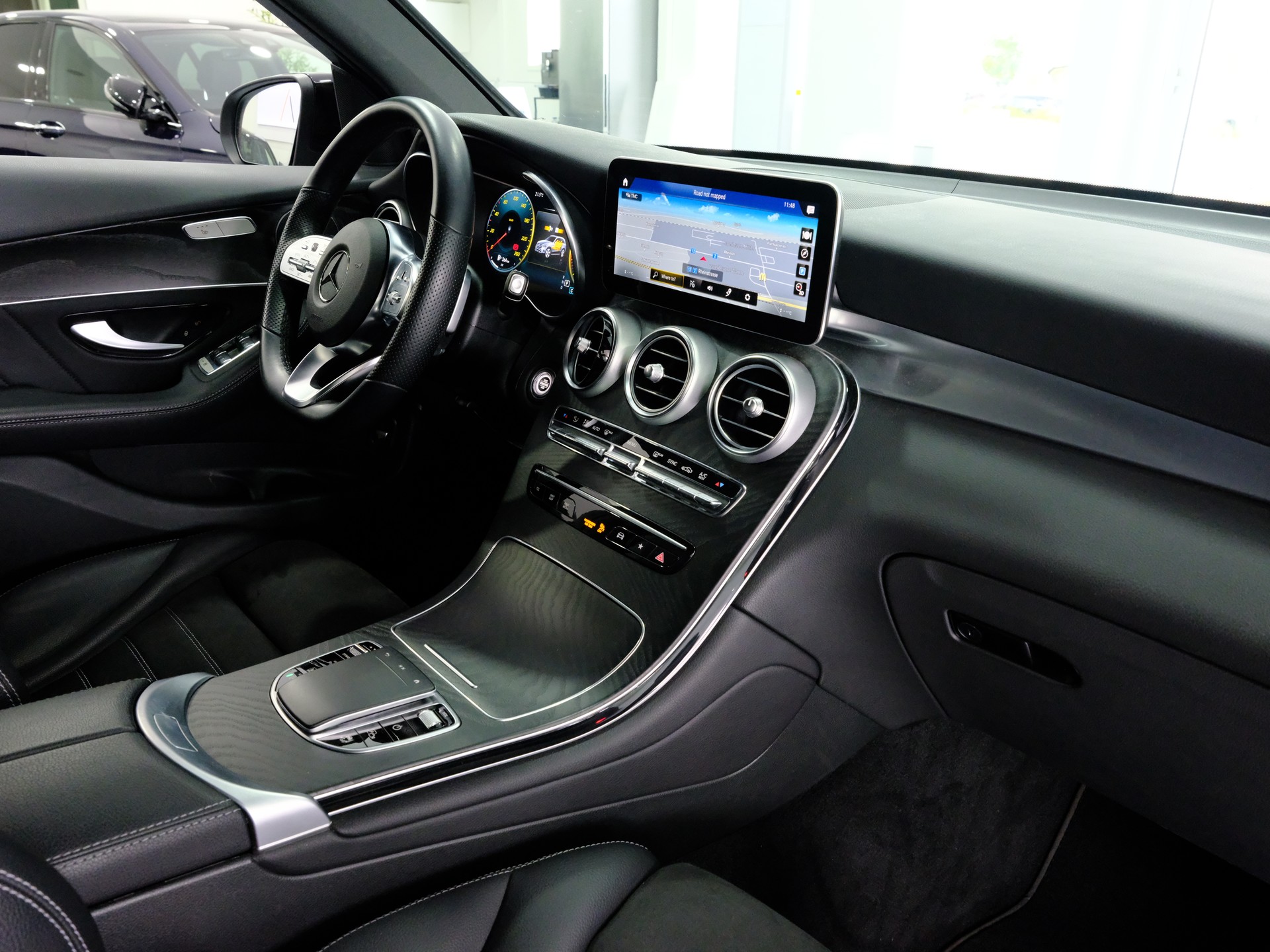 MERCEDES-BENZ GLC 220 d AMG Line 4Matic 9G-Tronic-image-14