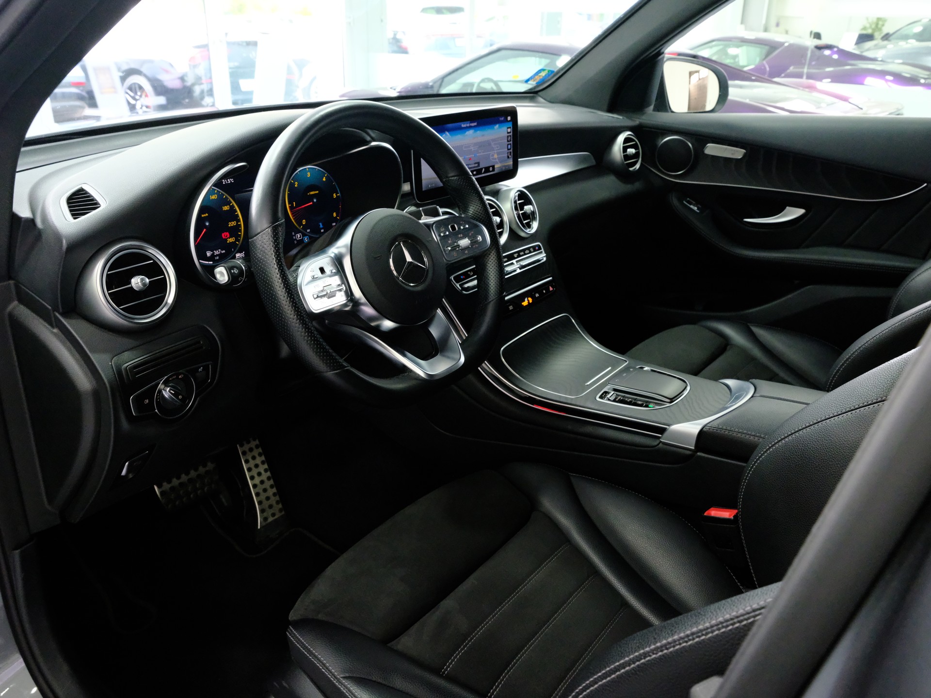 MERCEDES-BENZ GLC 220 d AMG Line 4Matic 9G-Tronic-image-10