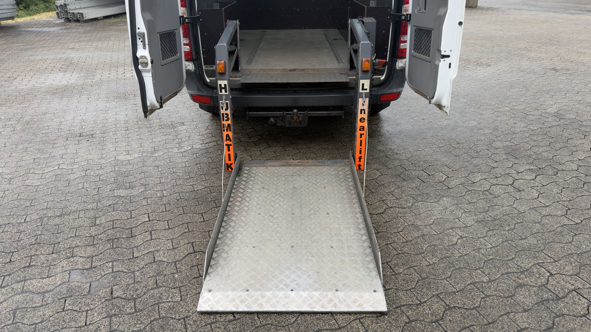 MERCEDES-BENZ Sprinter 311 CDI Standard-image-14
