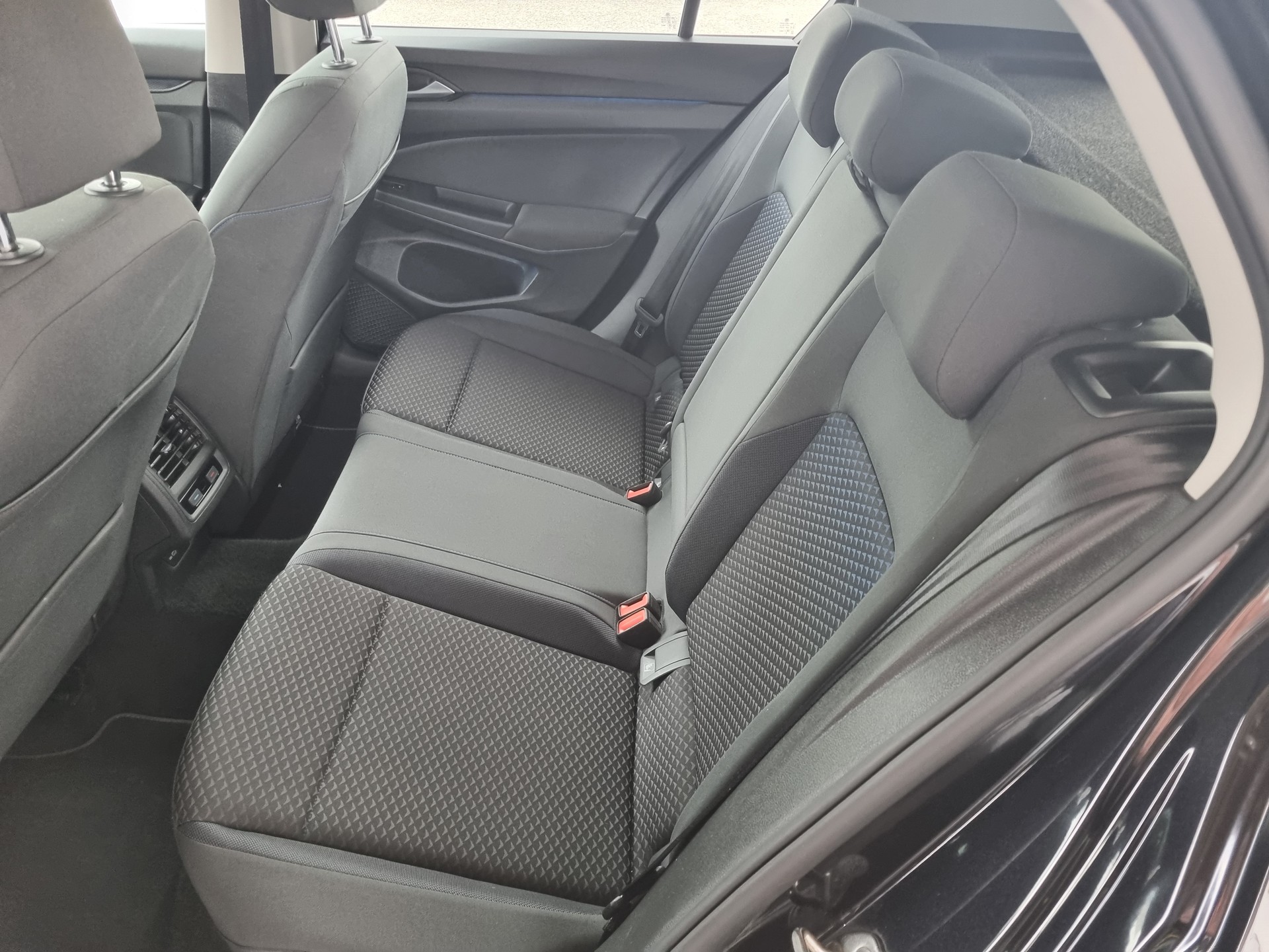 VW Golf 2.0 TDI United DSG-image-8