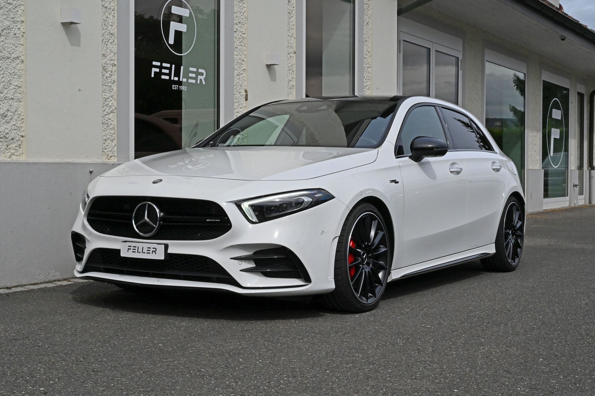 MERCEDES-BENZ A 35 AMG 4Matic Speedshift-showroom-element-1