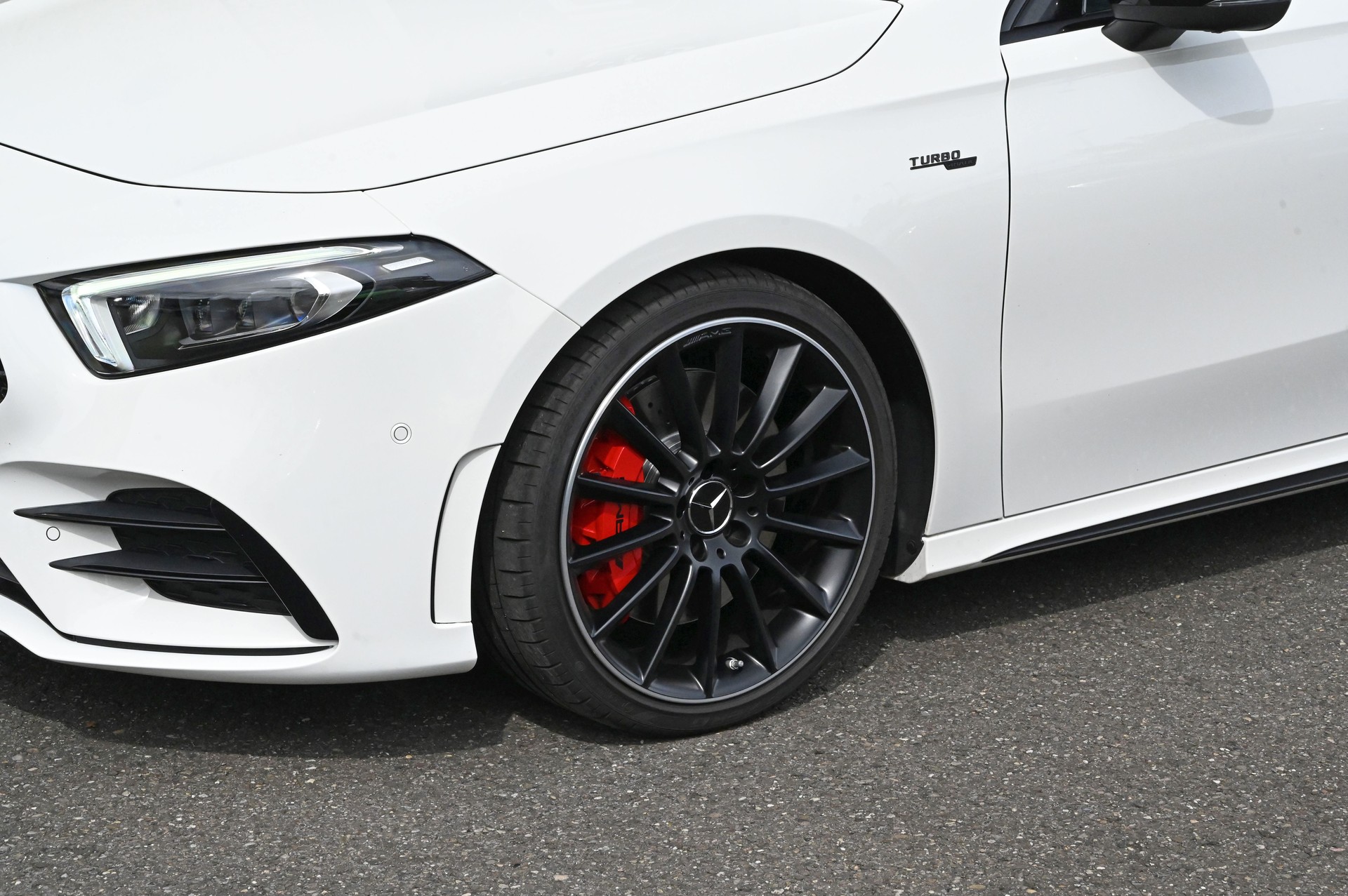 MERCEDES-BENZ A 35 AMG 4Matic Speedshift-image-5
