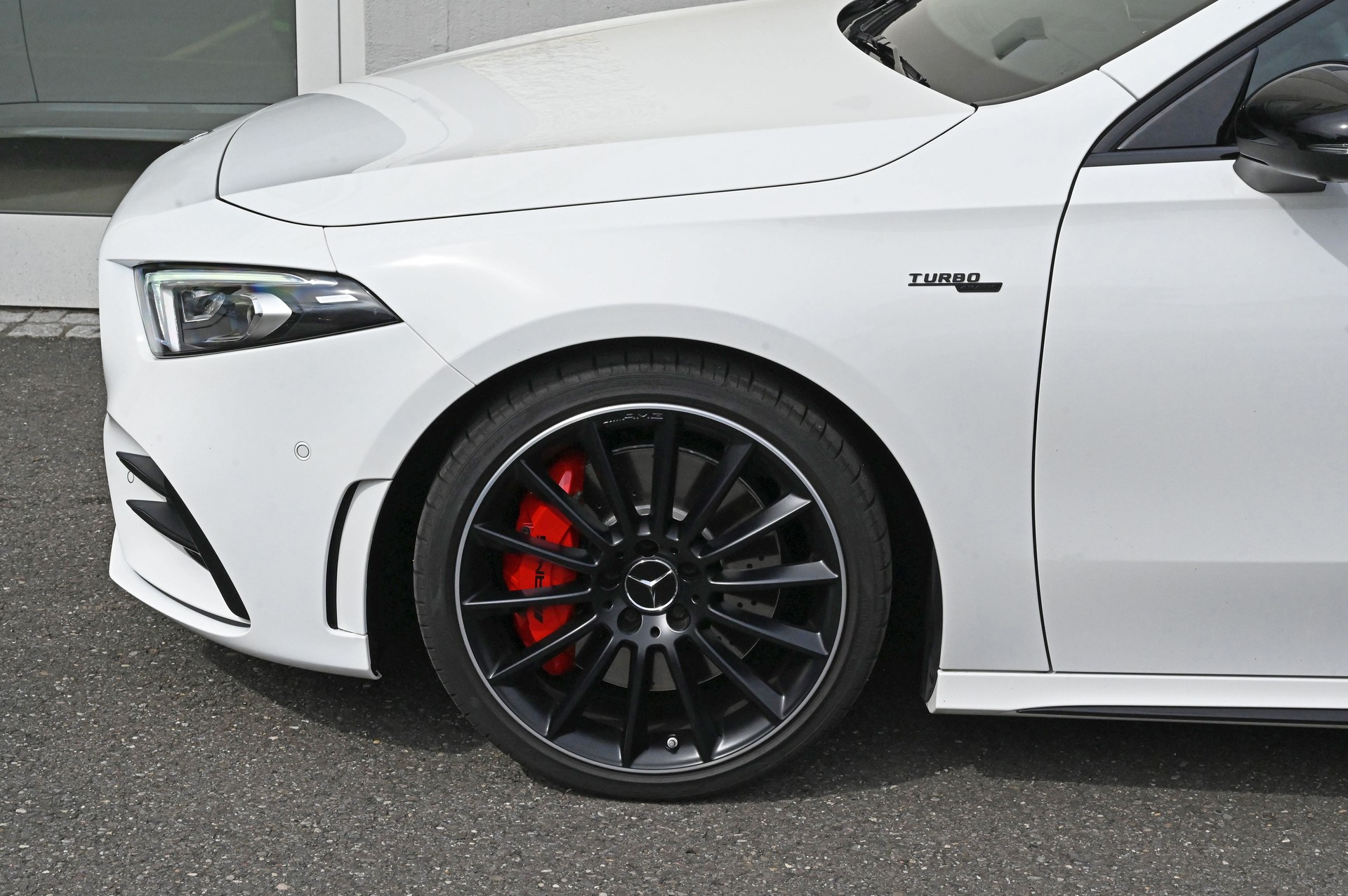 MERCEDES-BENZ A 35 AMG 4Matic Speedshift-image-6