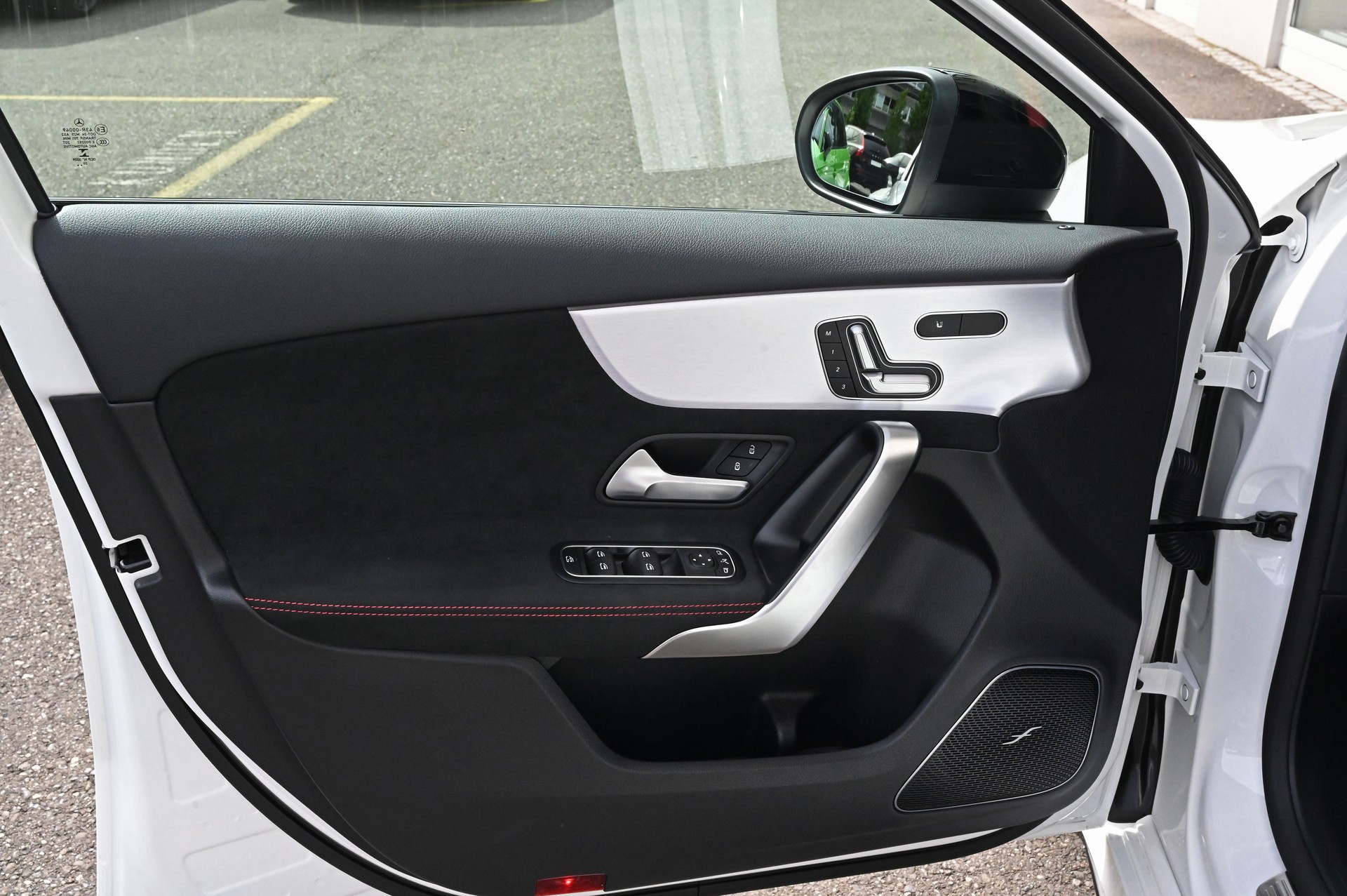 MERCEDES-BENZ A 35 AMG 4Matic Speedshift-image-14