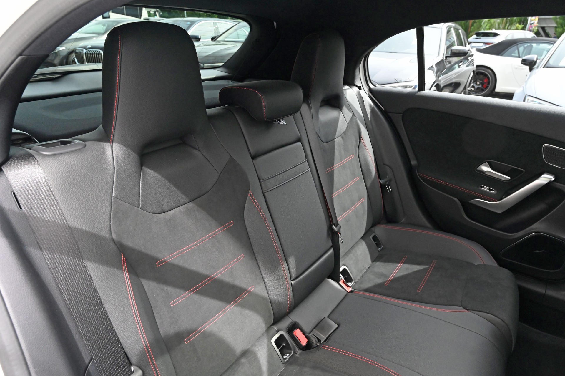 MERCEDES-BENZ A 35 AMG 4Matic Speedshift-image-17
