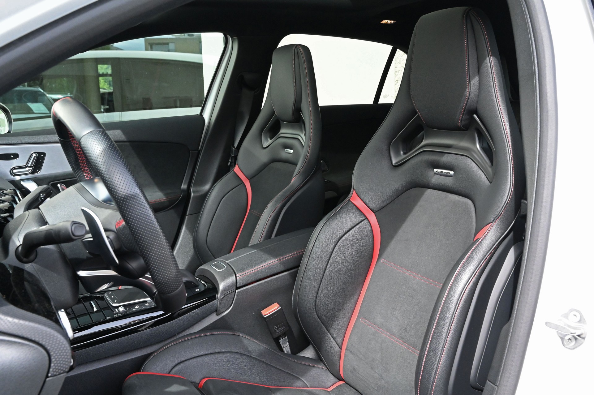 MERCEDES-BENZ A 35 AMG 4Matic Speedshift-image-13