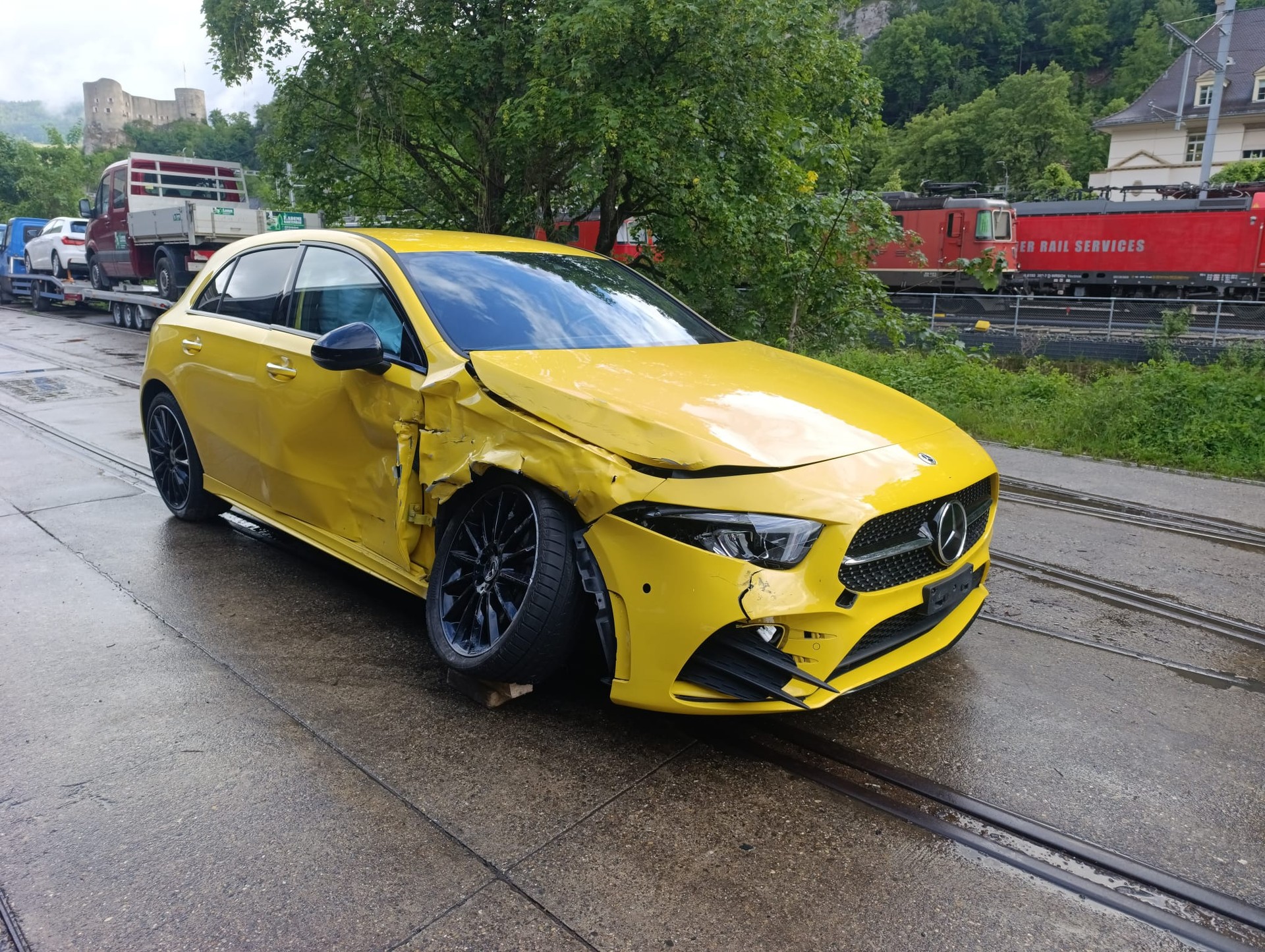 MERCEDES-BENZ A 200 4Matic AMG Line 8G-DCT-showroom-element-3