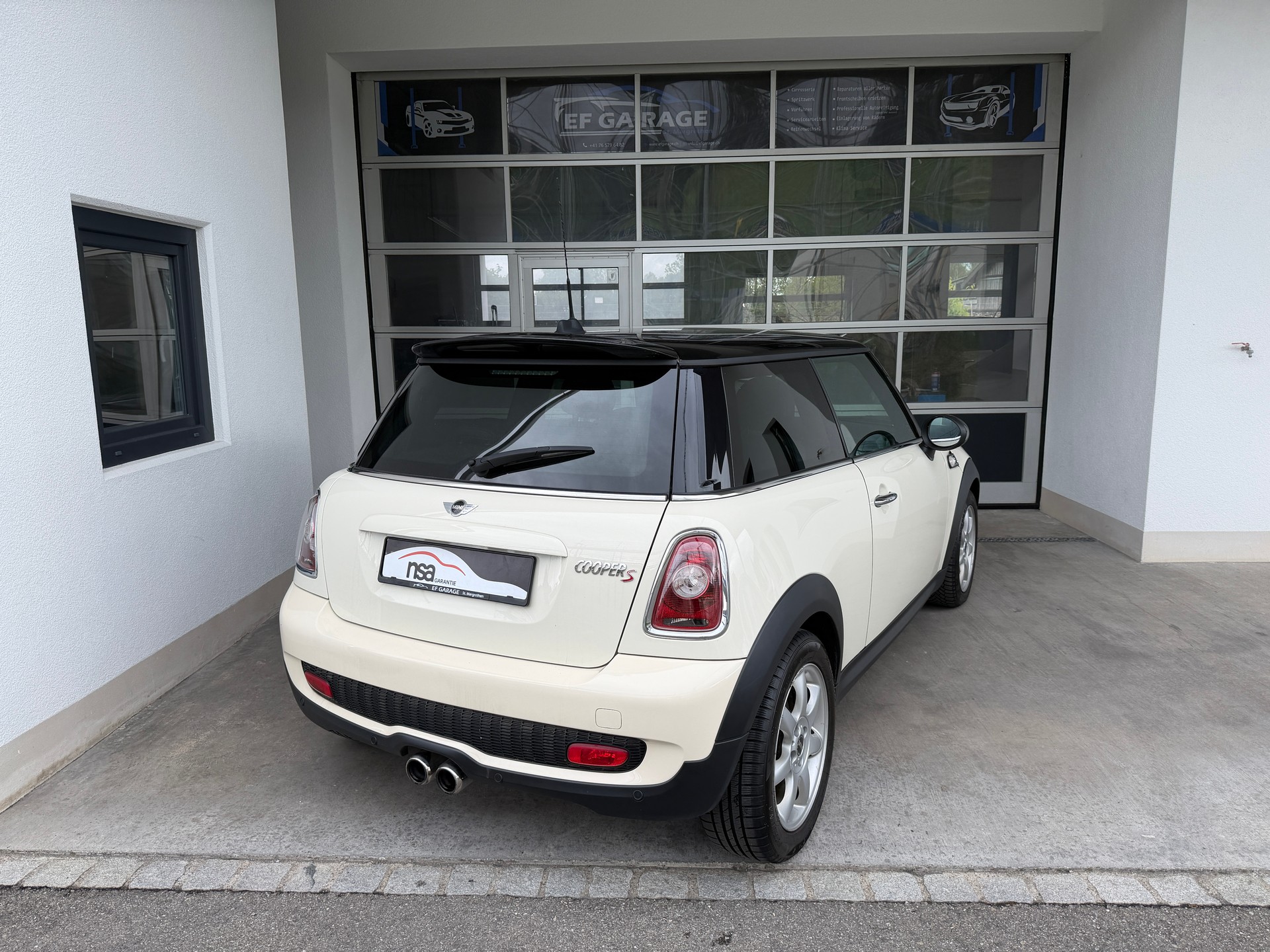 MINI Cooper S-showroom-element-3