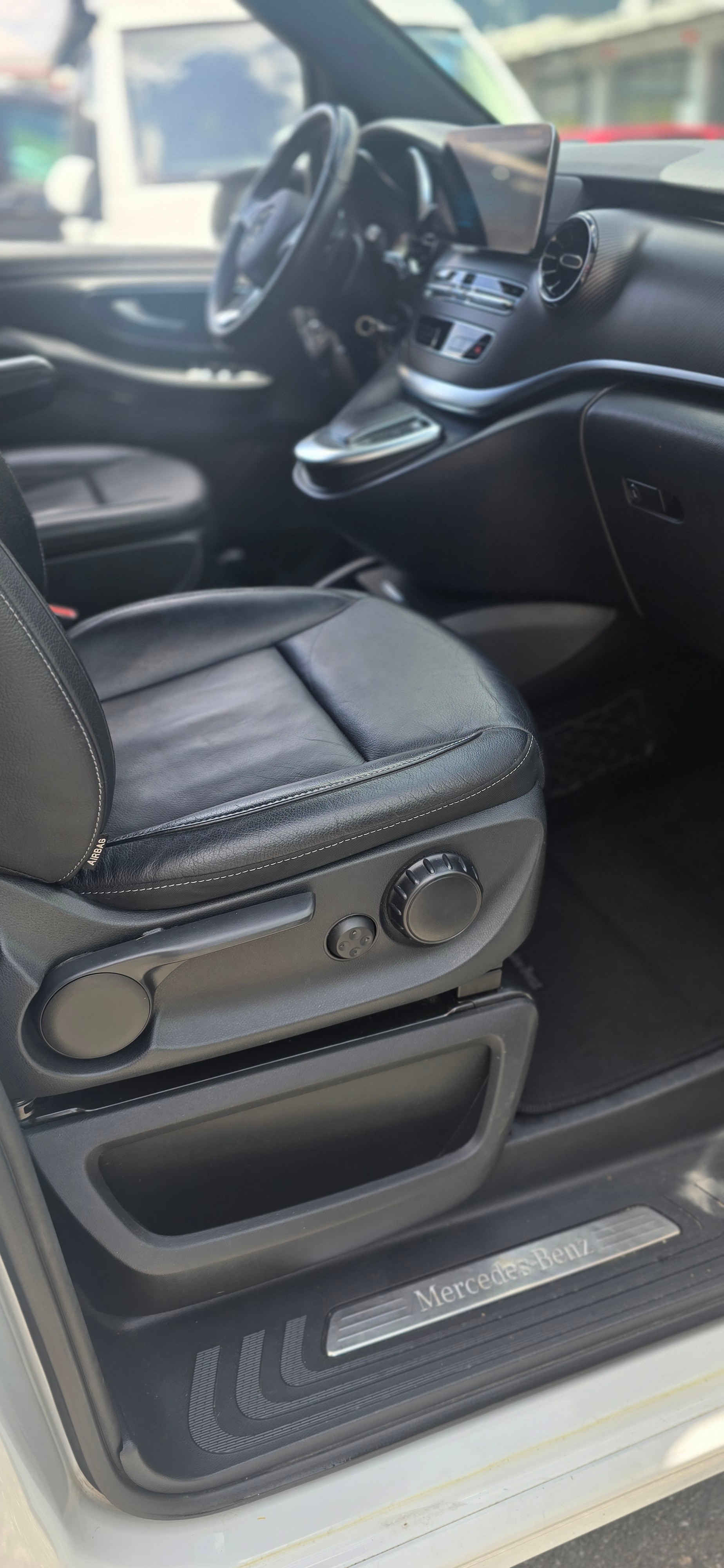 MERCEDES-BENZ V 250 d kompakt Avantgarde 4Matic 9G-Tronic-image-3